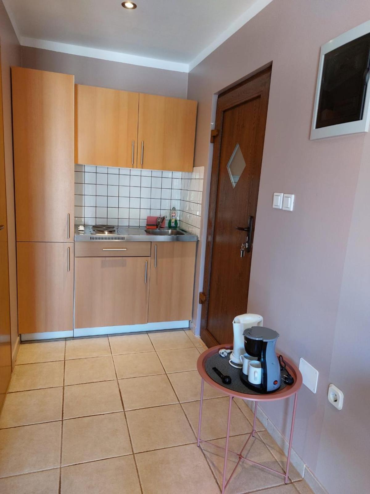 Studio Apartment - Photo 23
