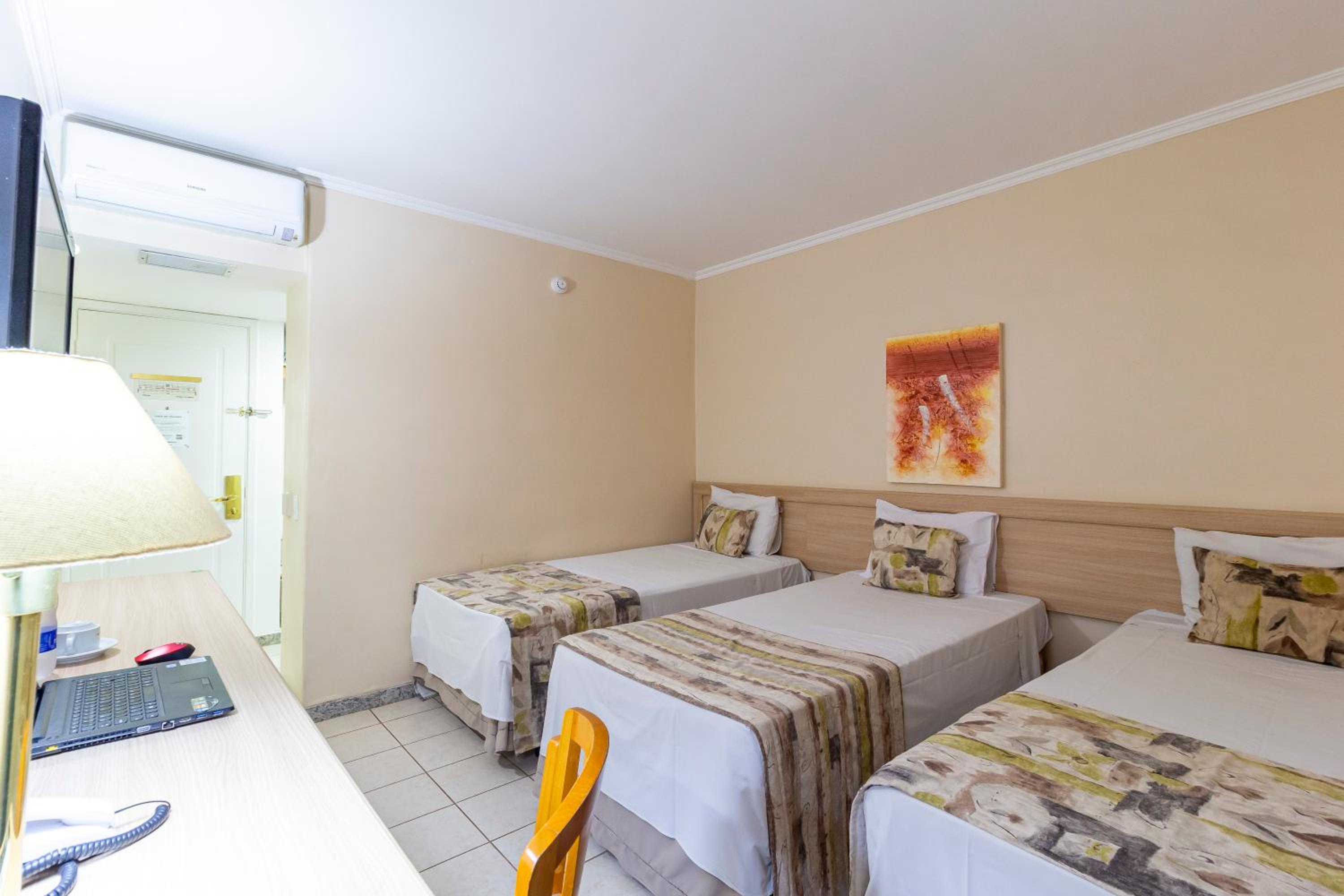 Executive Triple Room with Single Beds photo 2