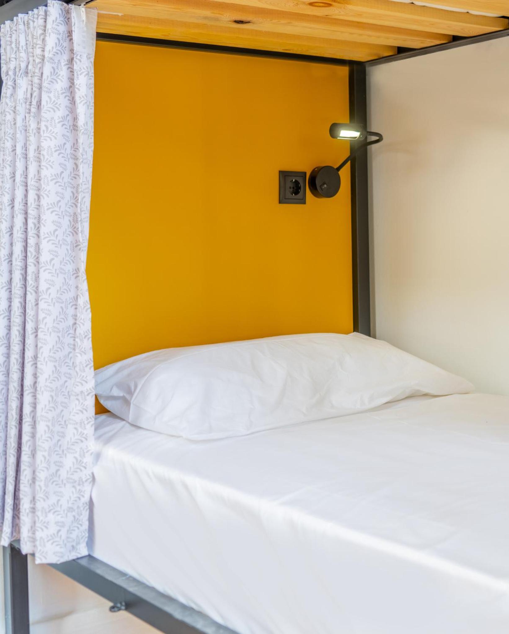 Bed in 6-Bed Mixed Dormitory Room photo 1