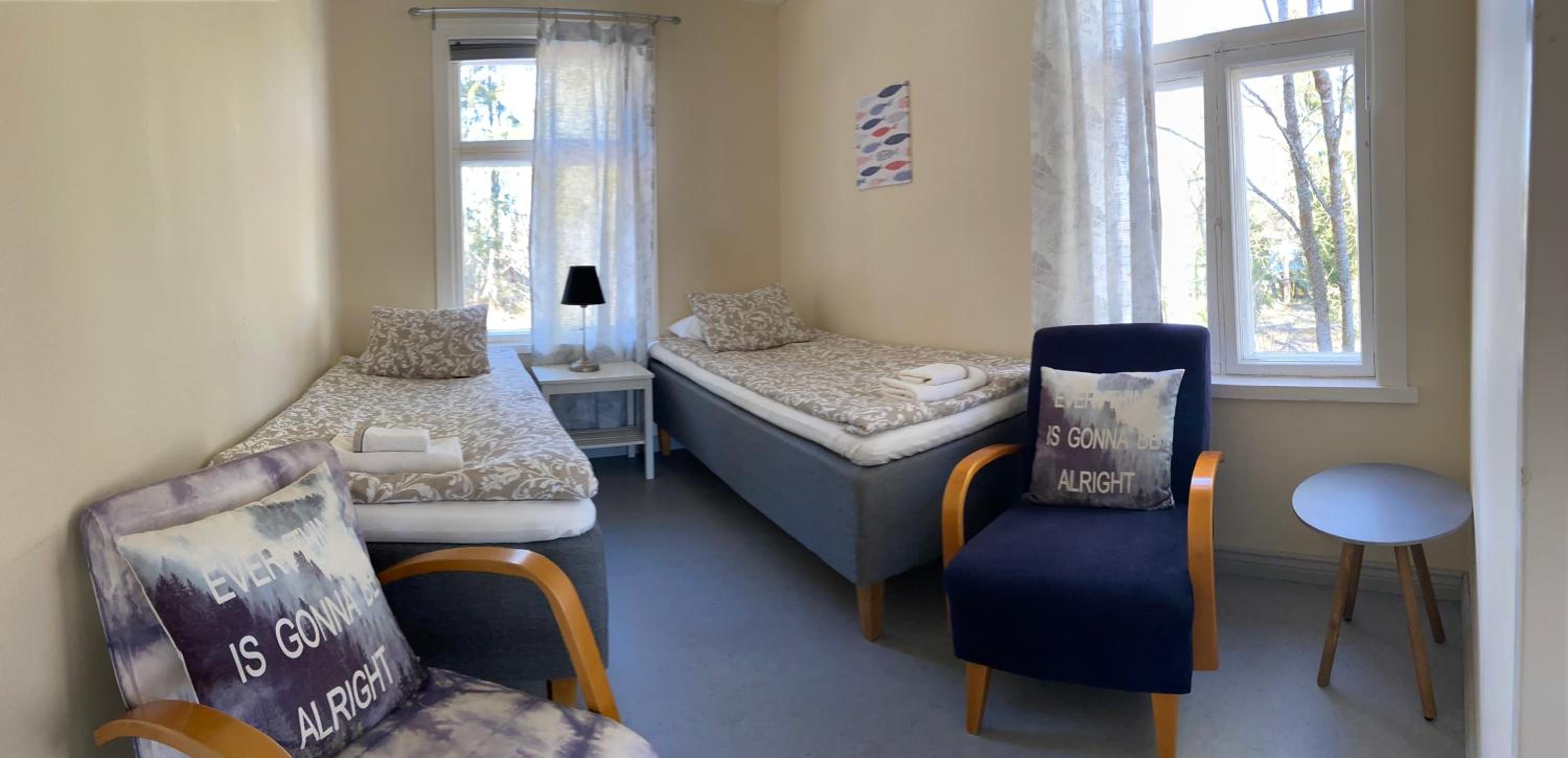 Twin Room with Private Bathroom - Photo 4