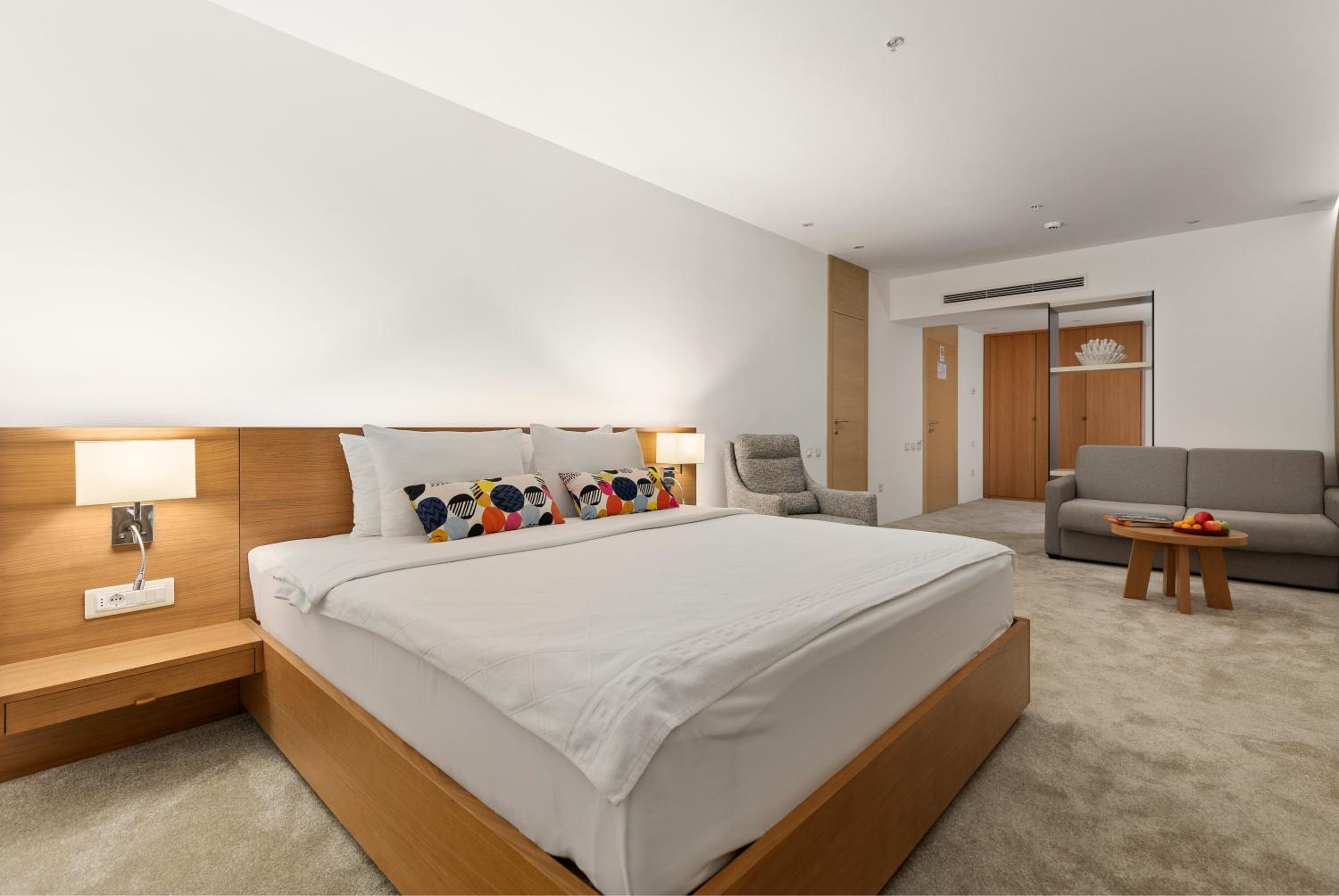 Junior Suite Atrium View