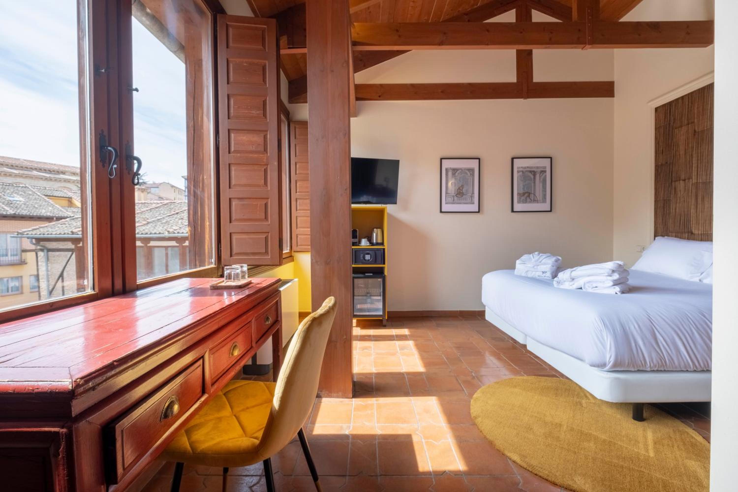 Double or Twin Room - Photo 2