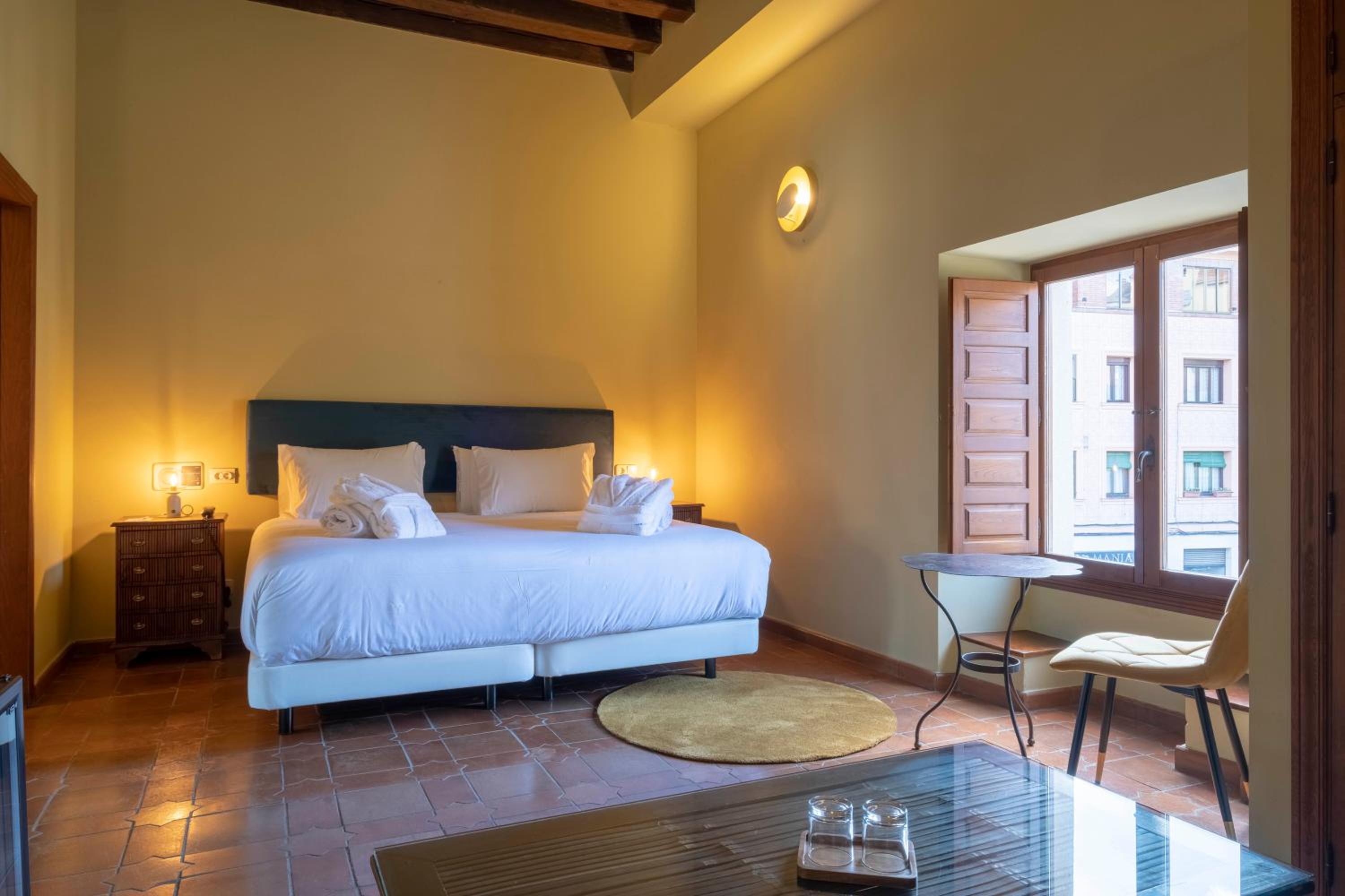 Deluxe Double or Twin Room - Photo 6