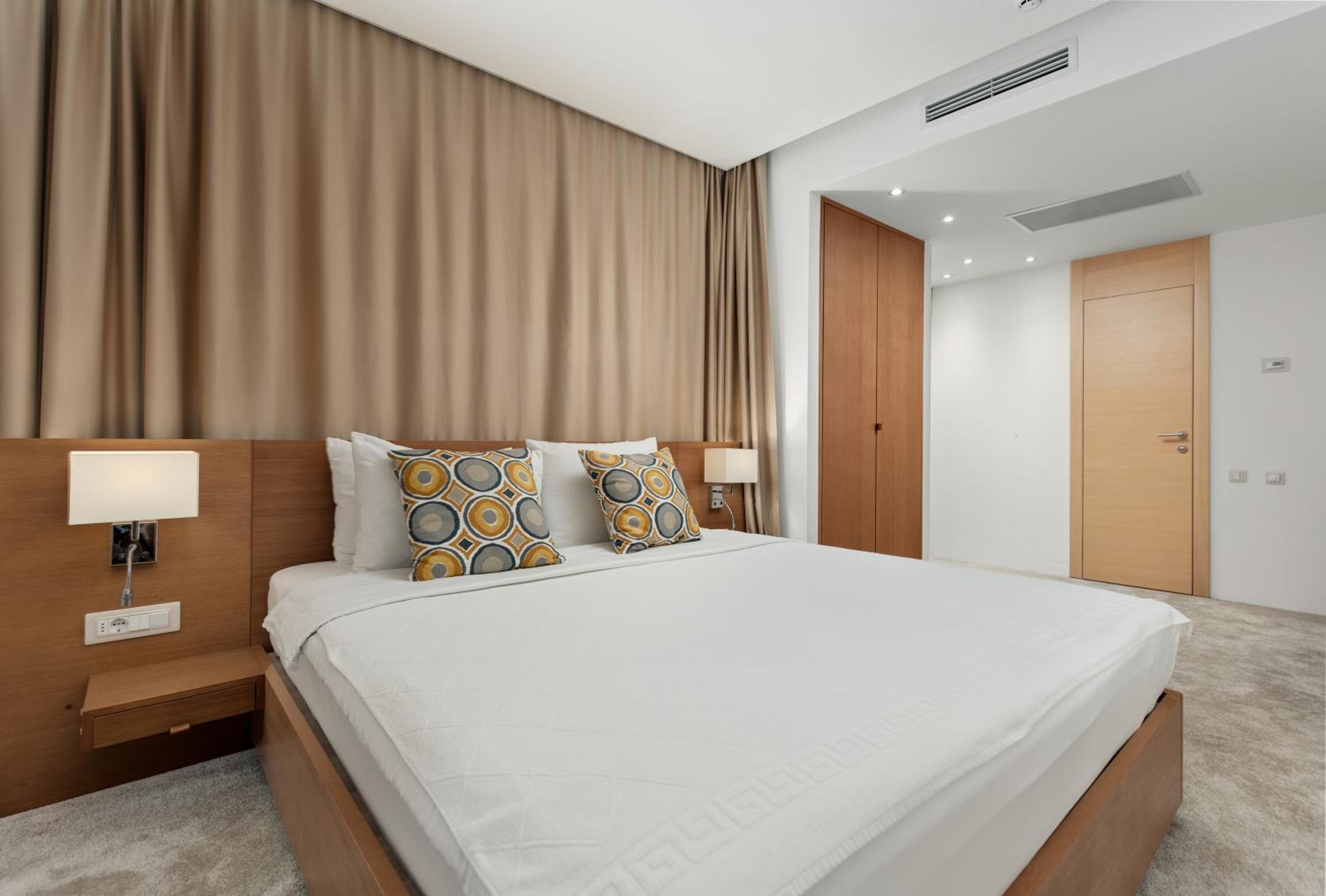 Superior Room with Balcony & Partial Sea View