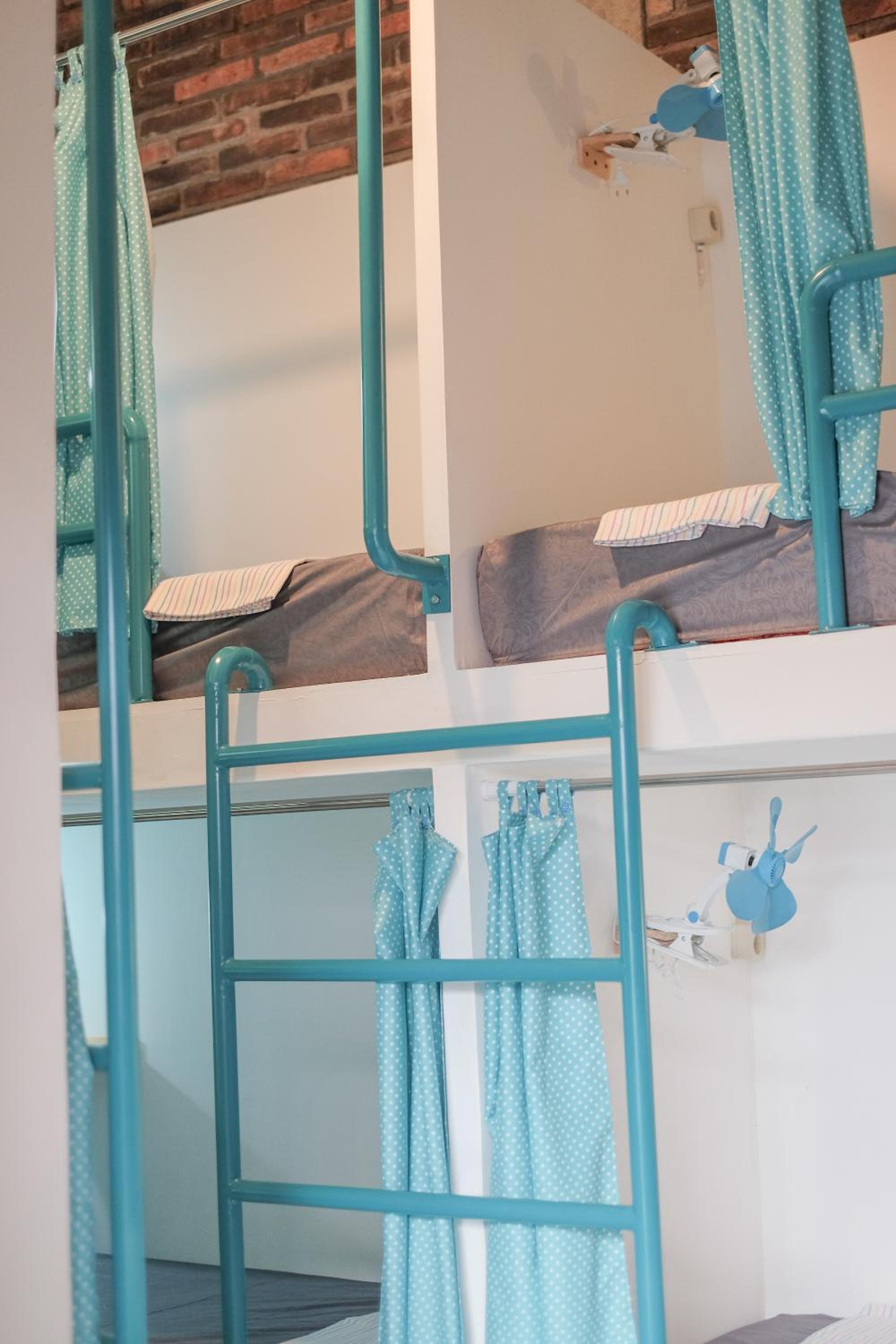 Bed in 6-Bed Mixed Dormitory Room photo 2
