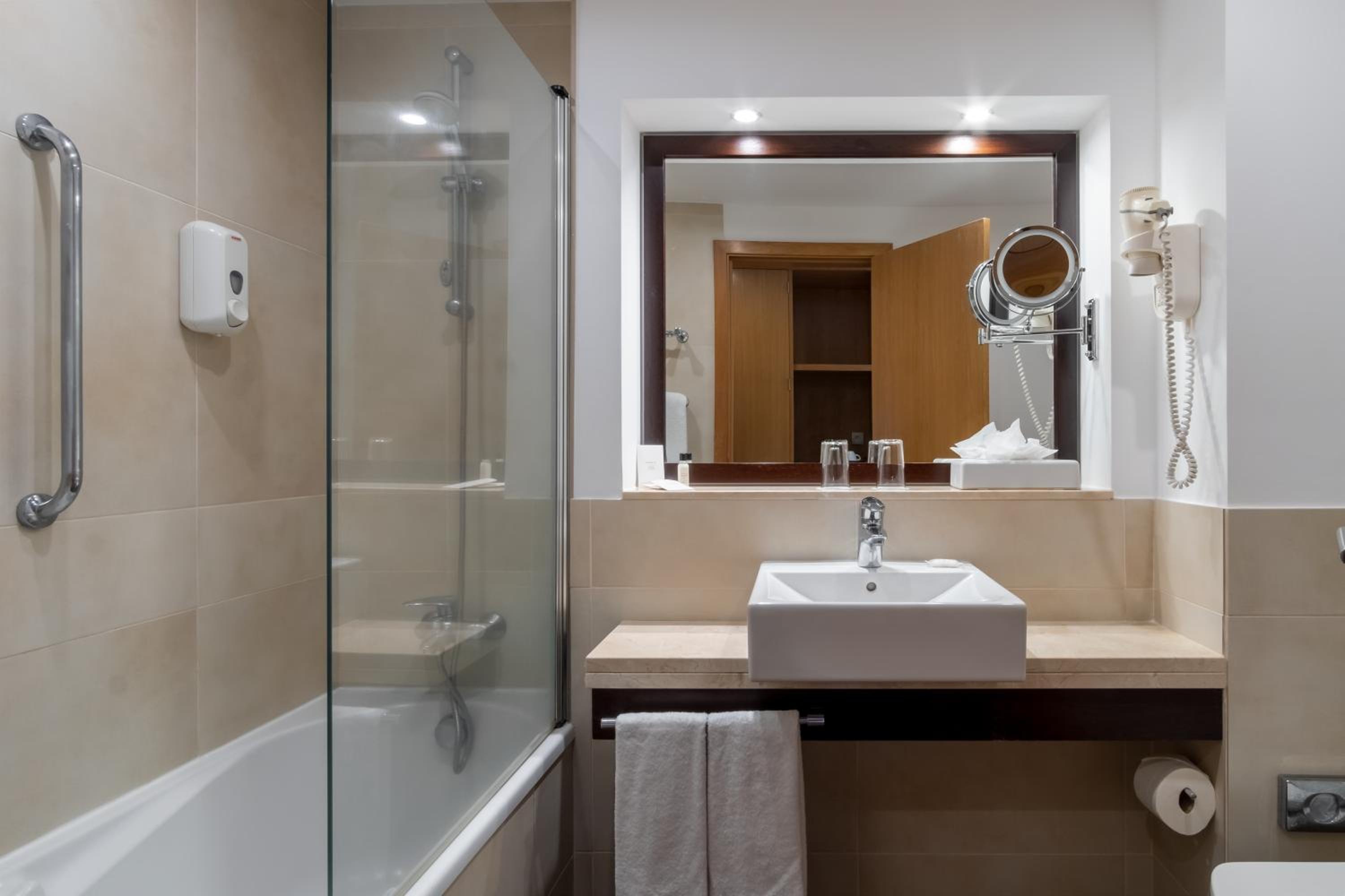 Double or Twin Room - Photo 3
