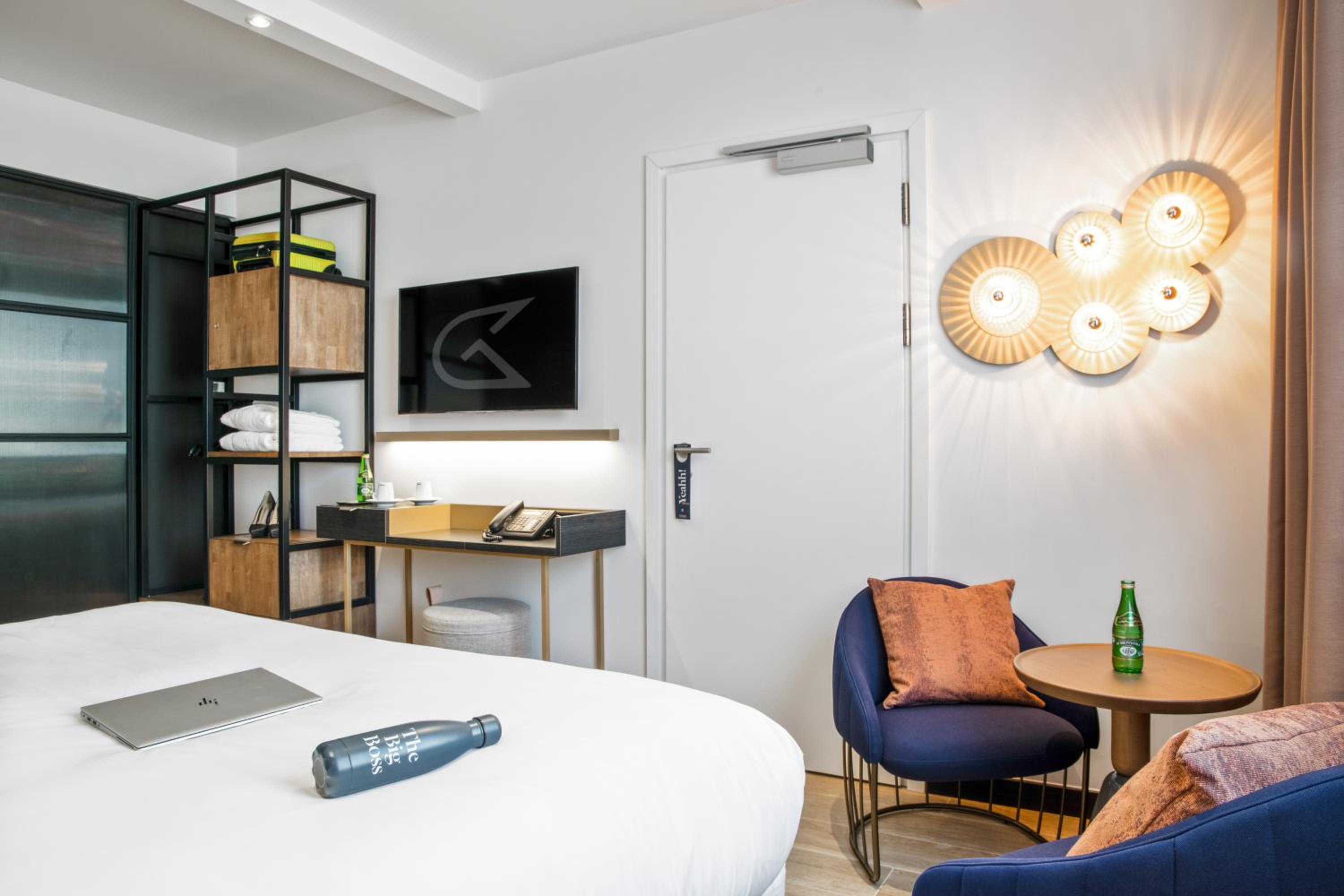 Superior Room with 1 Queen Bed - Photo 15