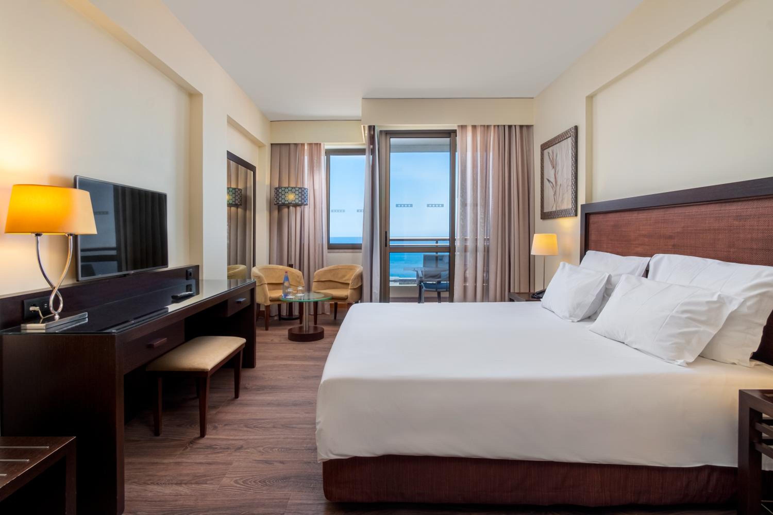 Double Room with Sea View - Photo 1