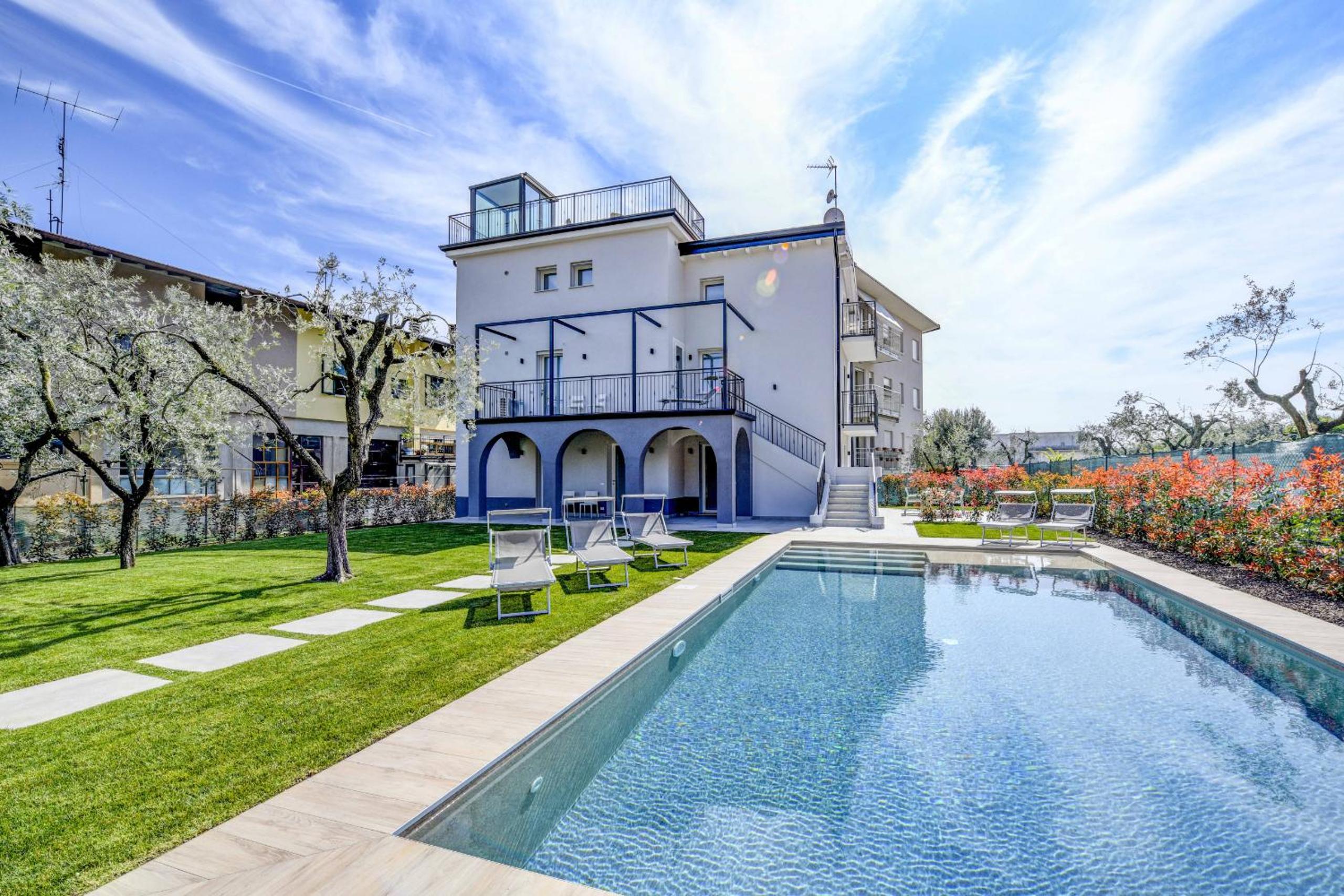 Apartment with Pool View  photo 3