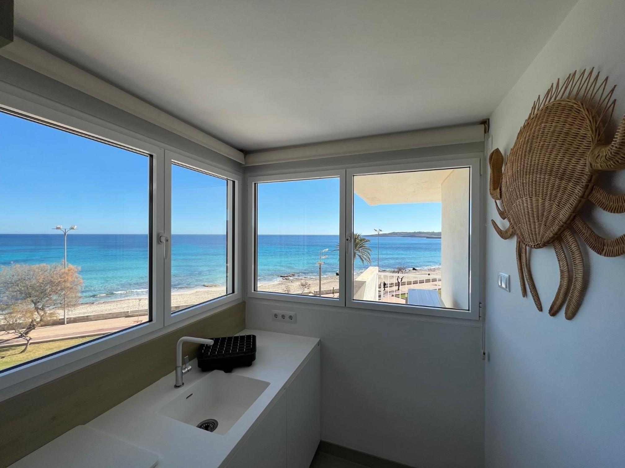 Deluxe Apartment with Sea View photo 3
