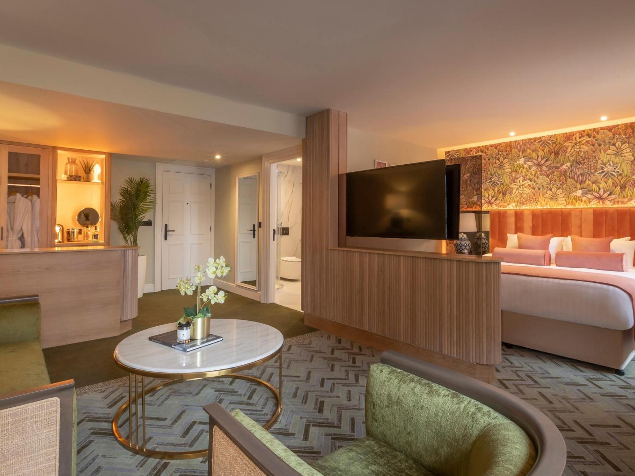 Deluxe Suite