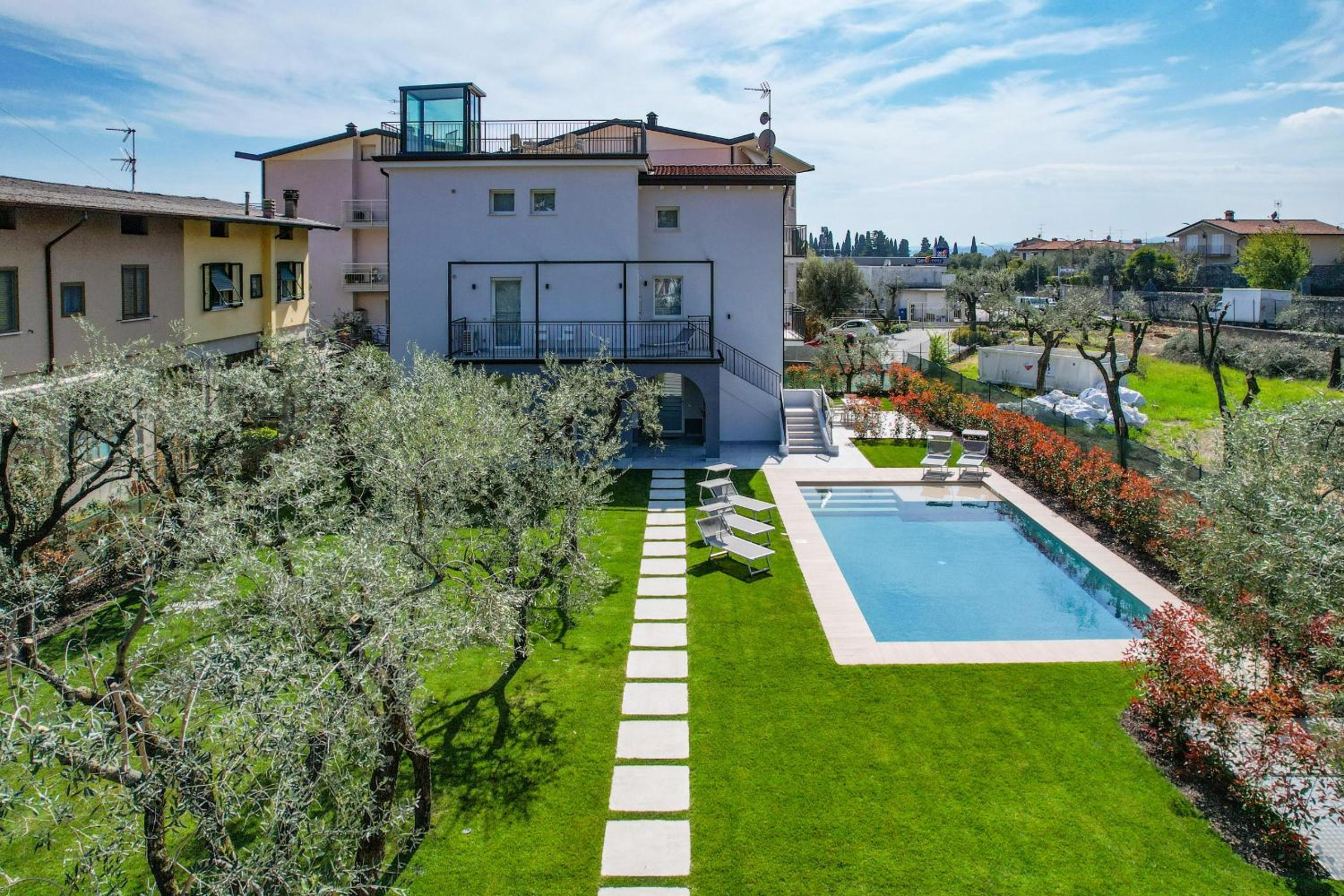 Apartment with Pool View  photo 3