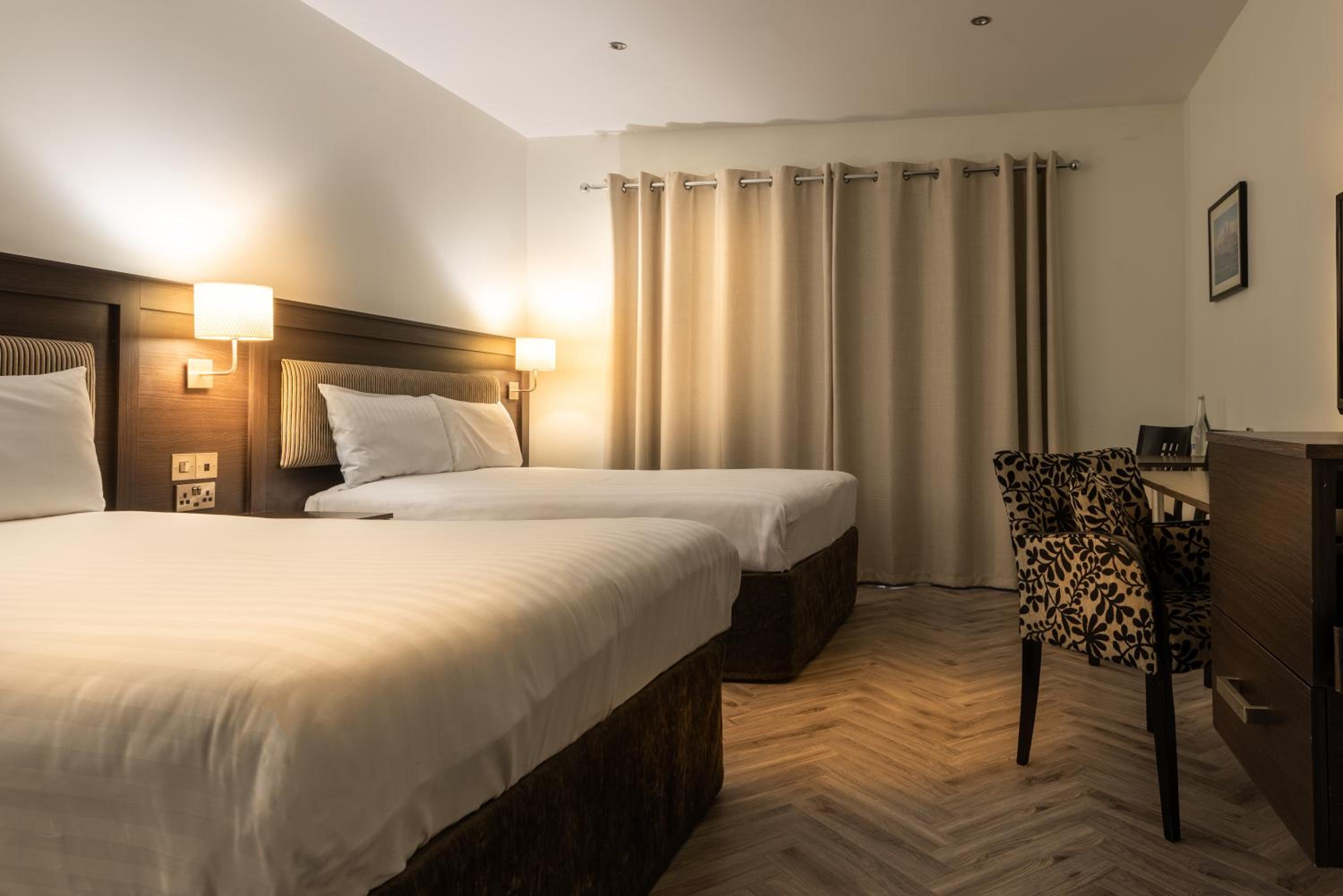 Standard Double or Twin Room - Photo 2