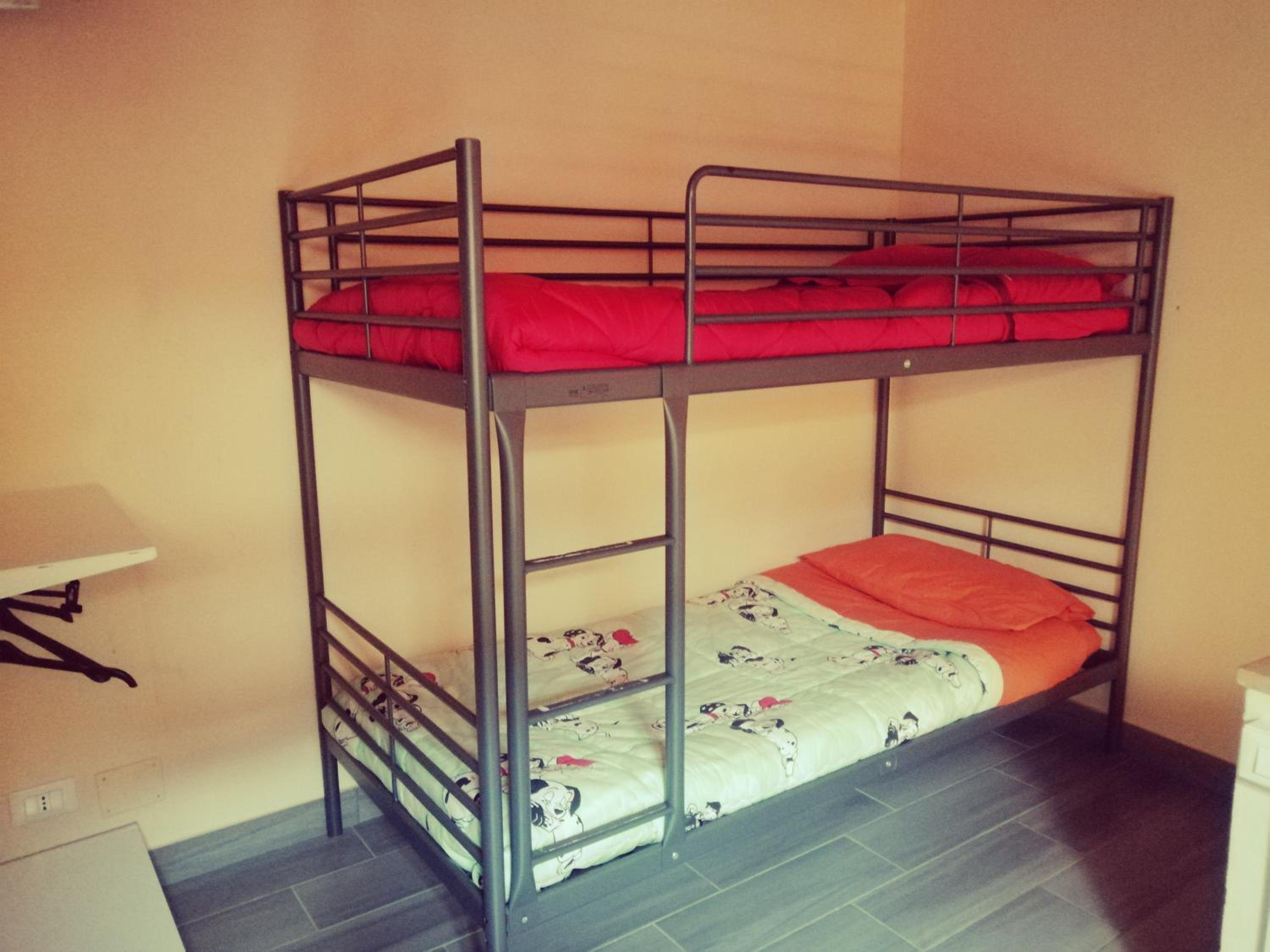 Quadruple Room with Private Bathroom - Photo 12