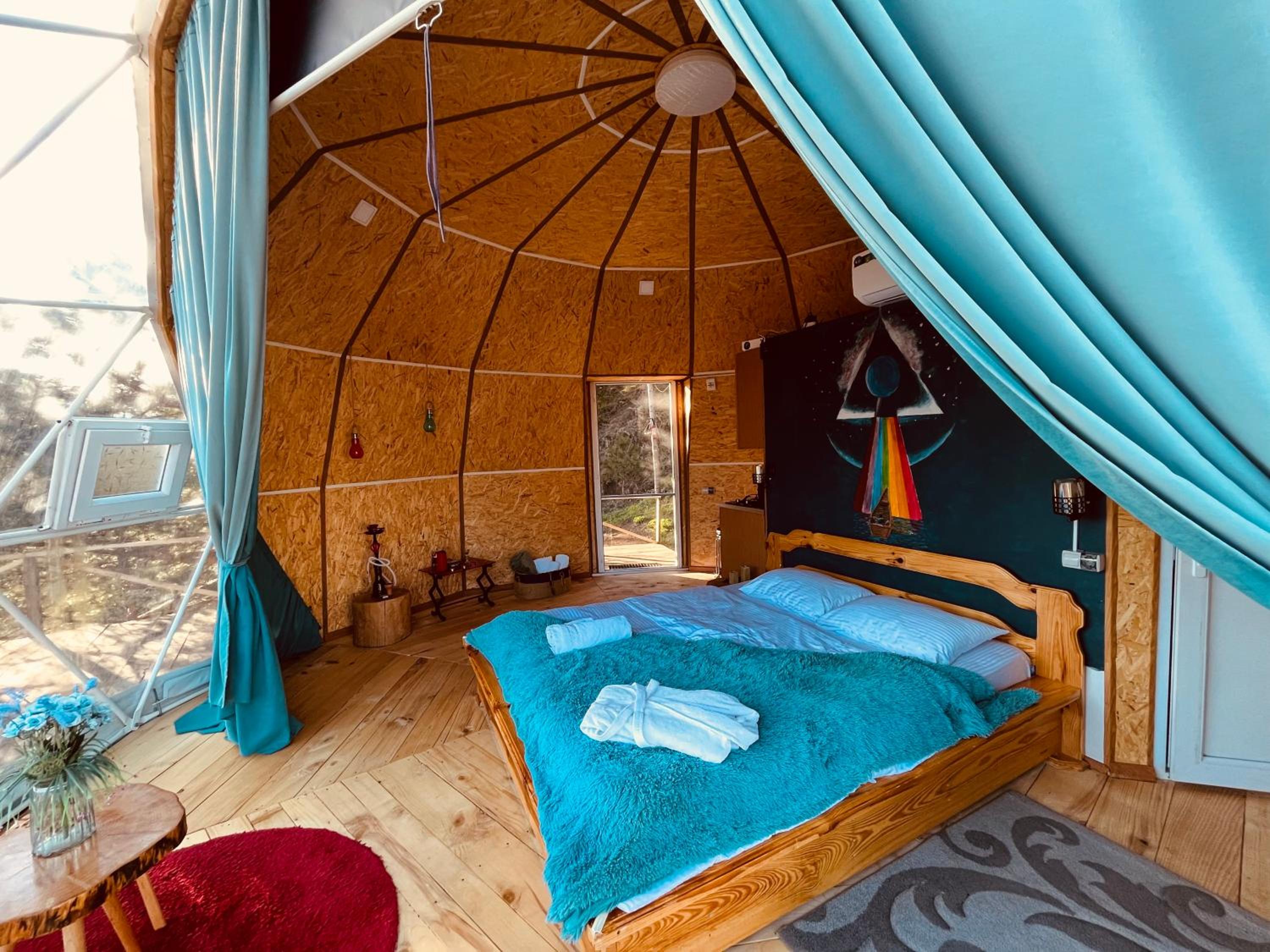 Deluxe Double Room with Balcony - Photo 22