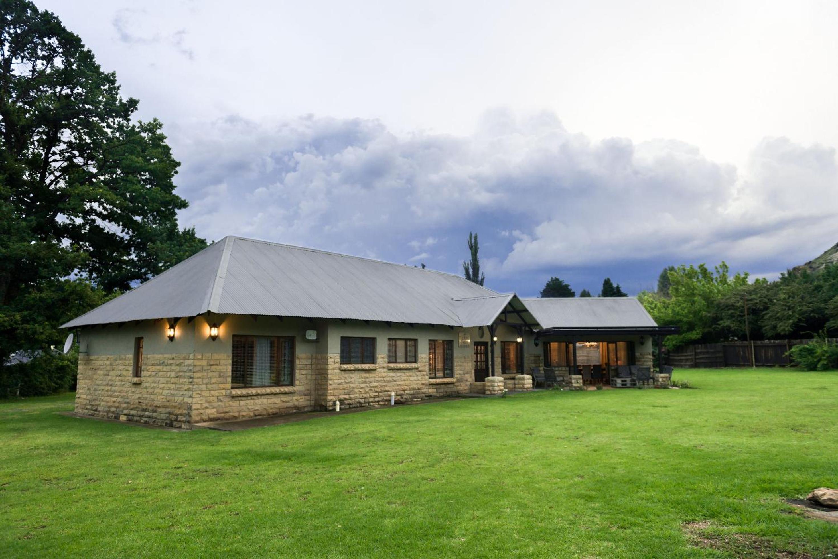 Four-Bedroom House photo 3
