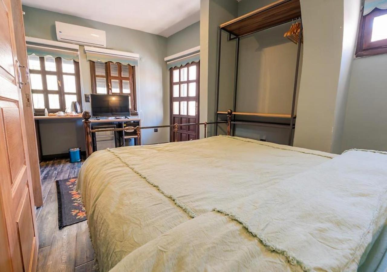Budget Double Room photo 3