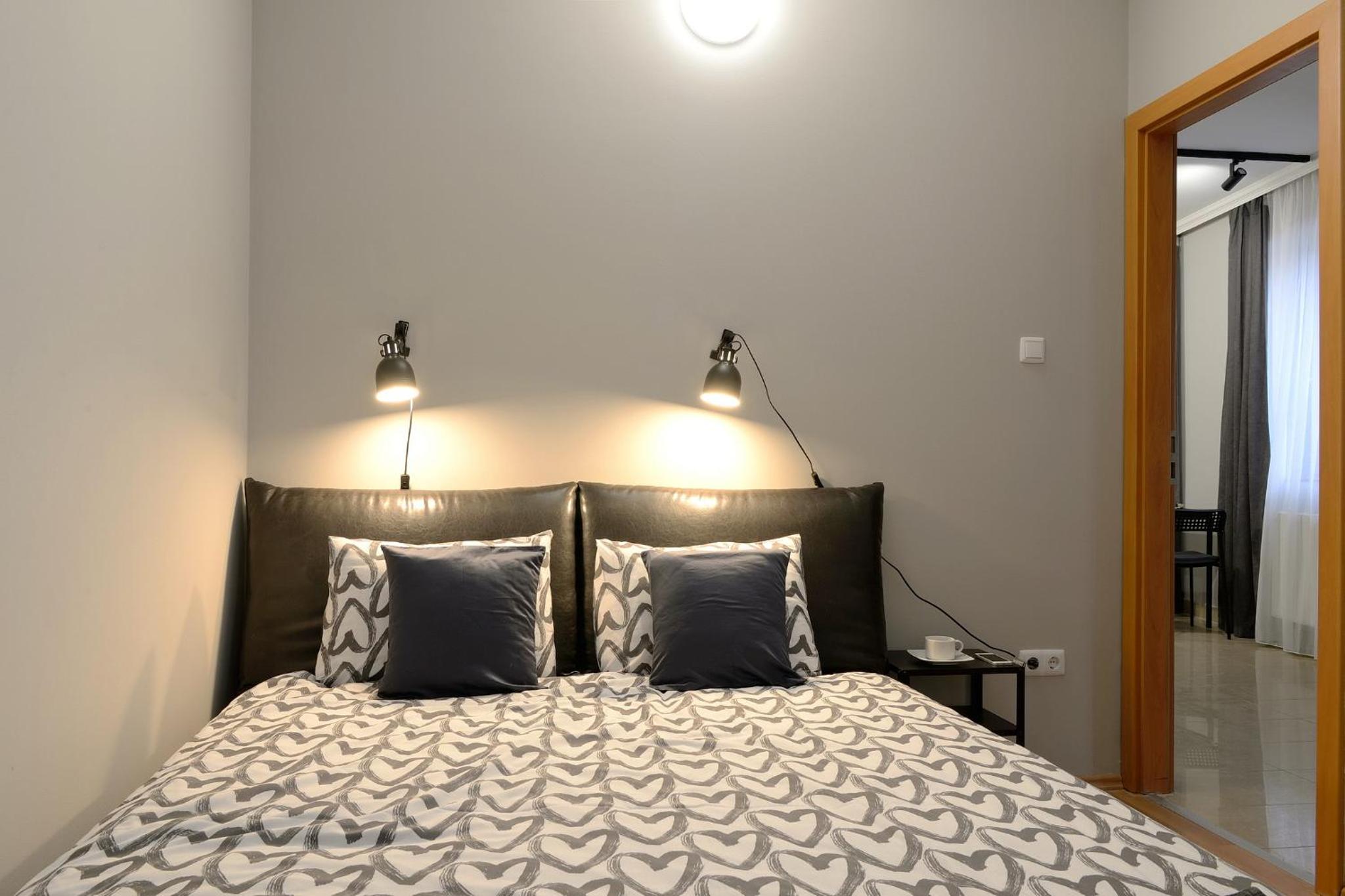 One-Bedroom Apartment - Photo 3