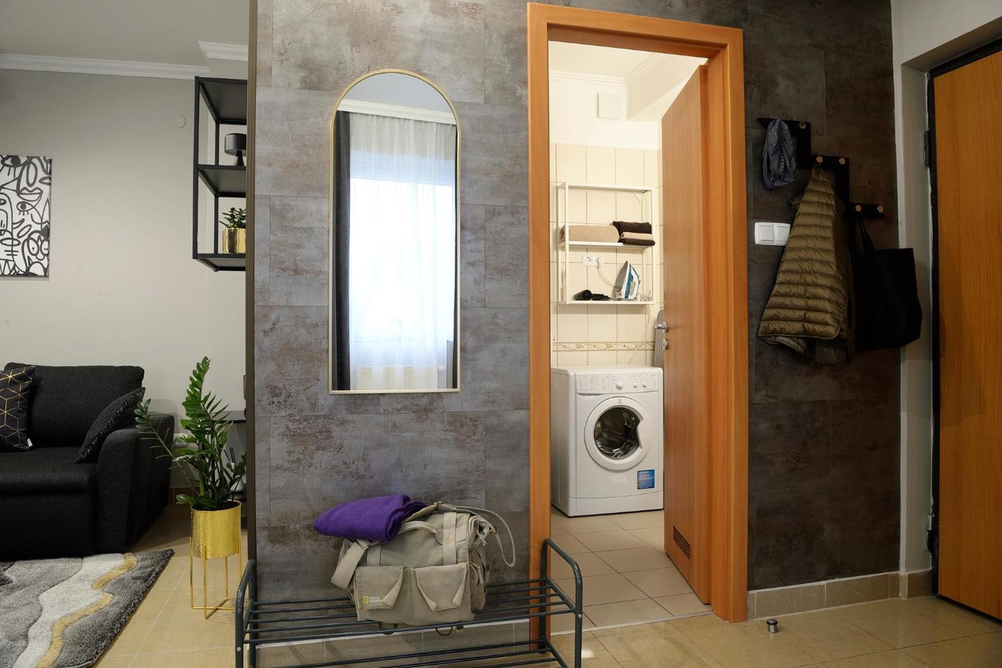 One-Bedroom Apartment - Photo 4