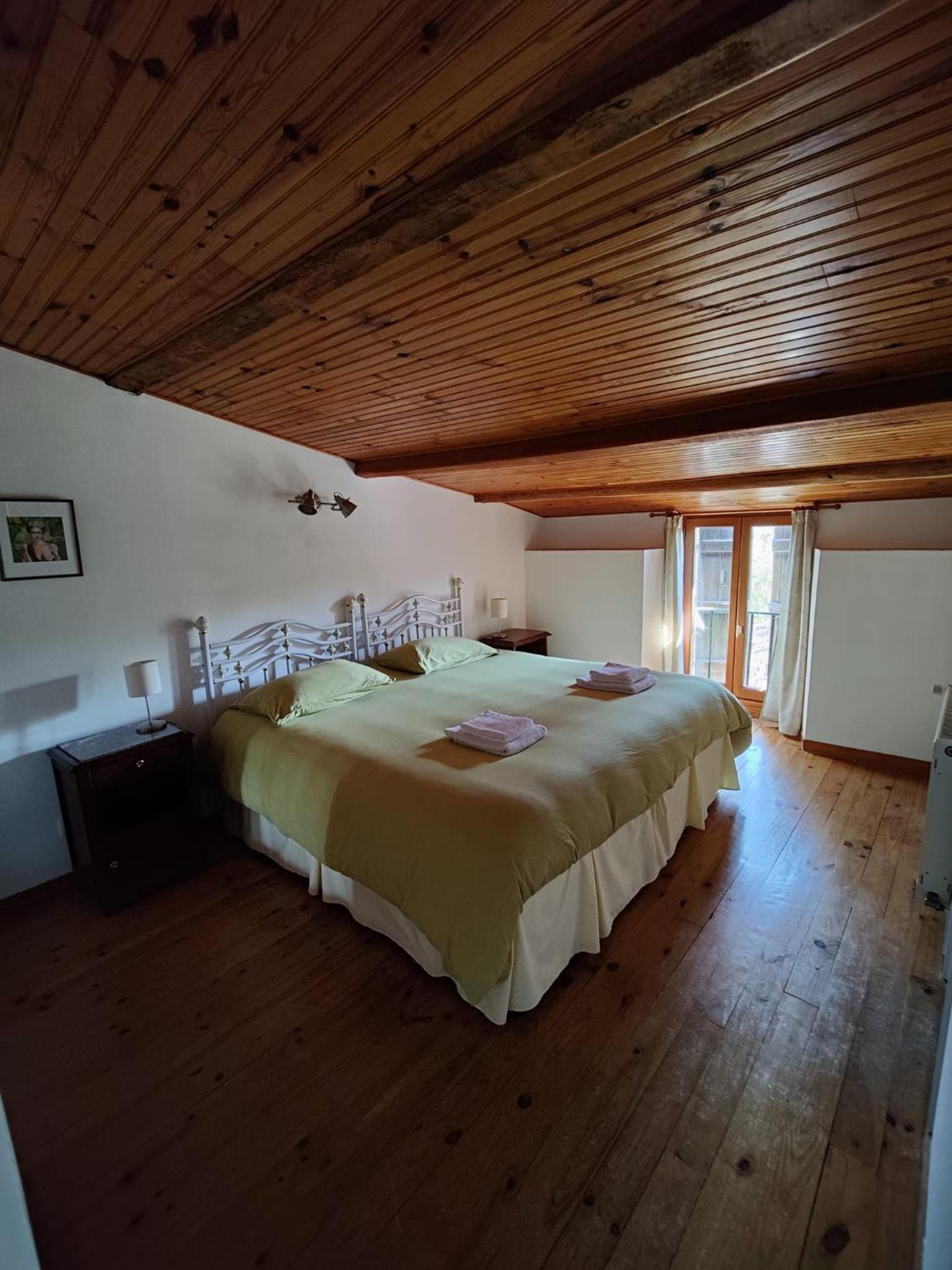 Five-Bedroom House photo 2