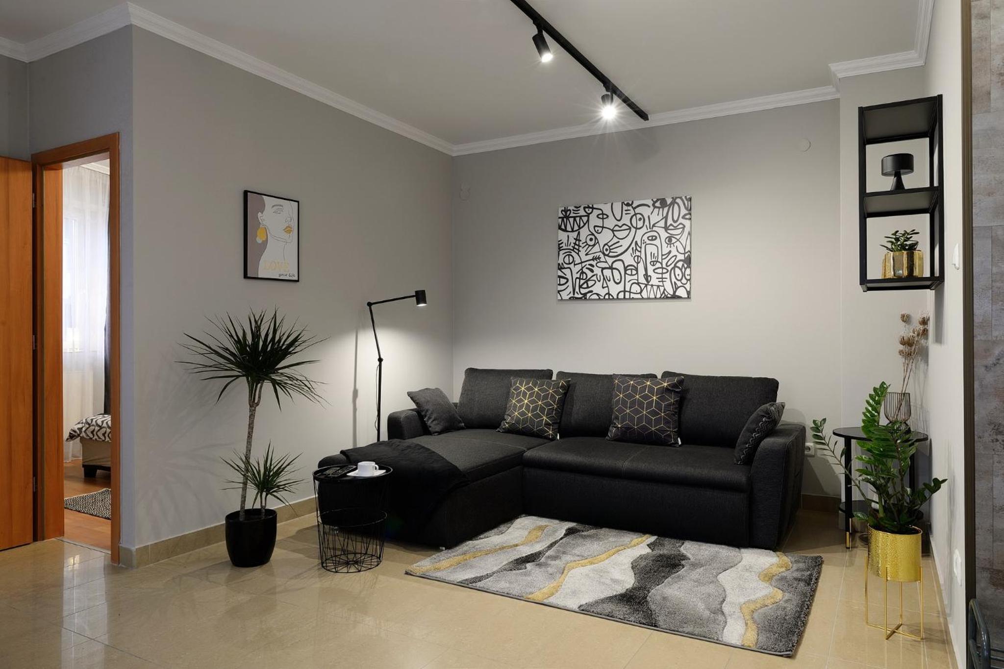 One-Bedroom Apartment - Photo 1