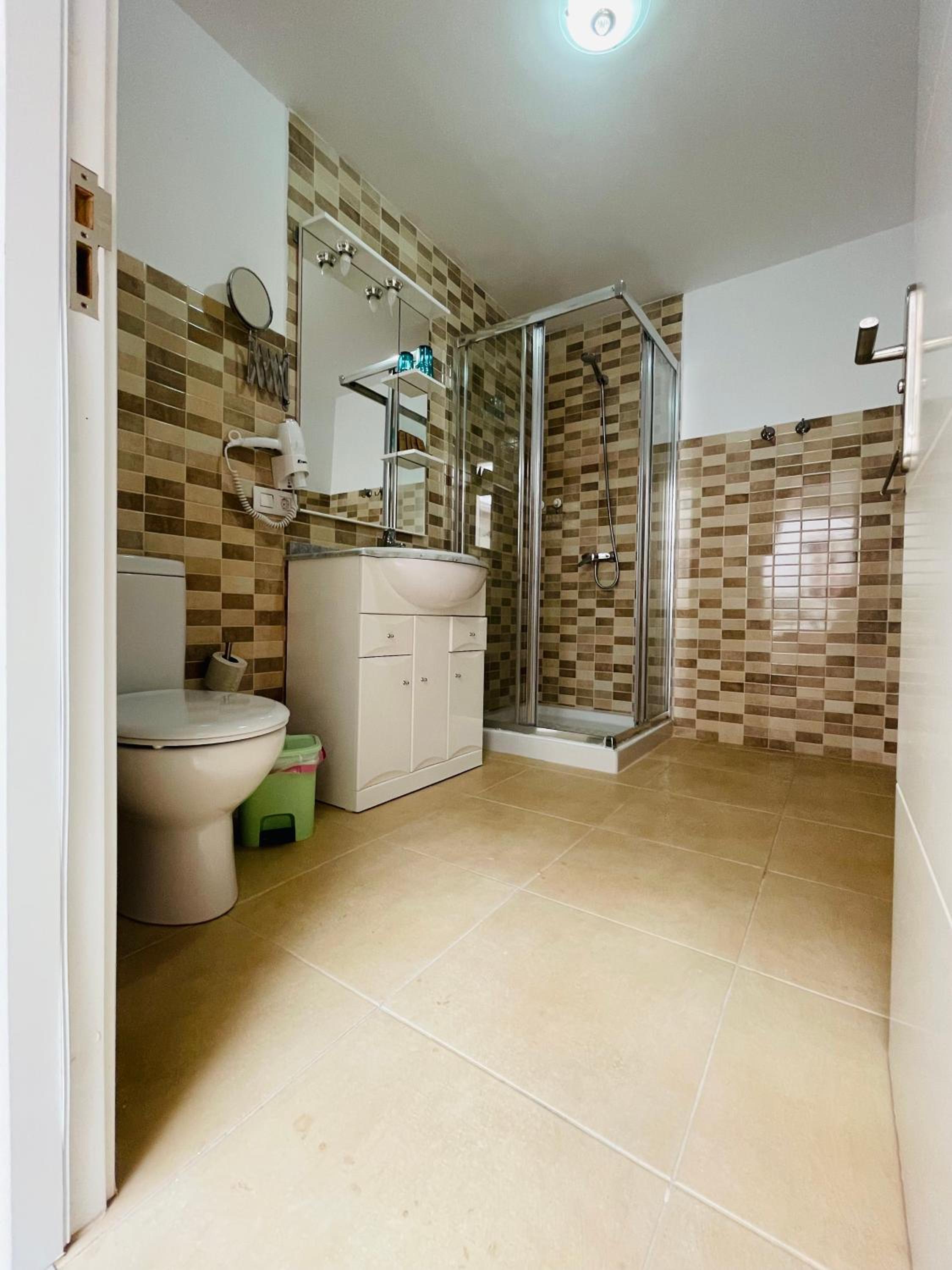 Double Room with Private Bathroom photo 3