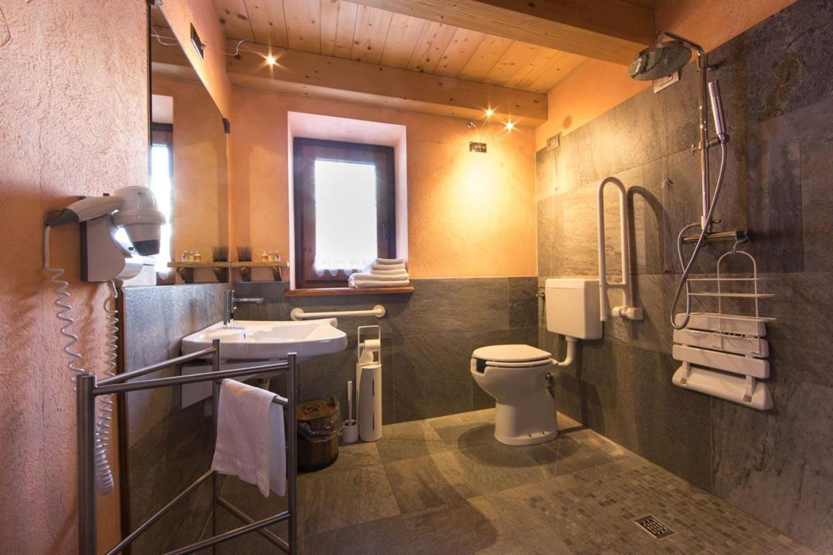 Double or Twin Room with Private Bathroom photo 2