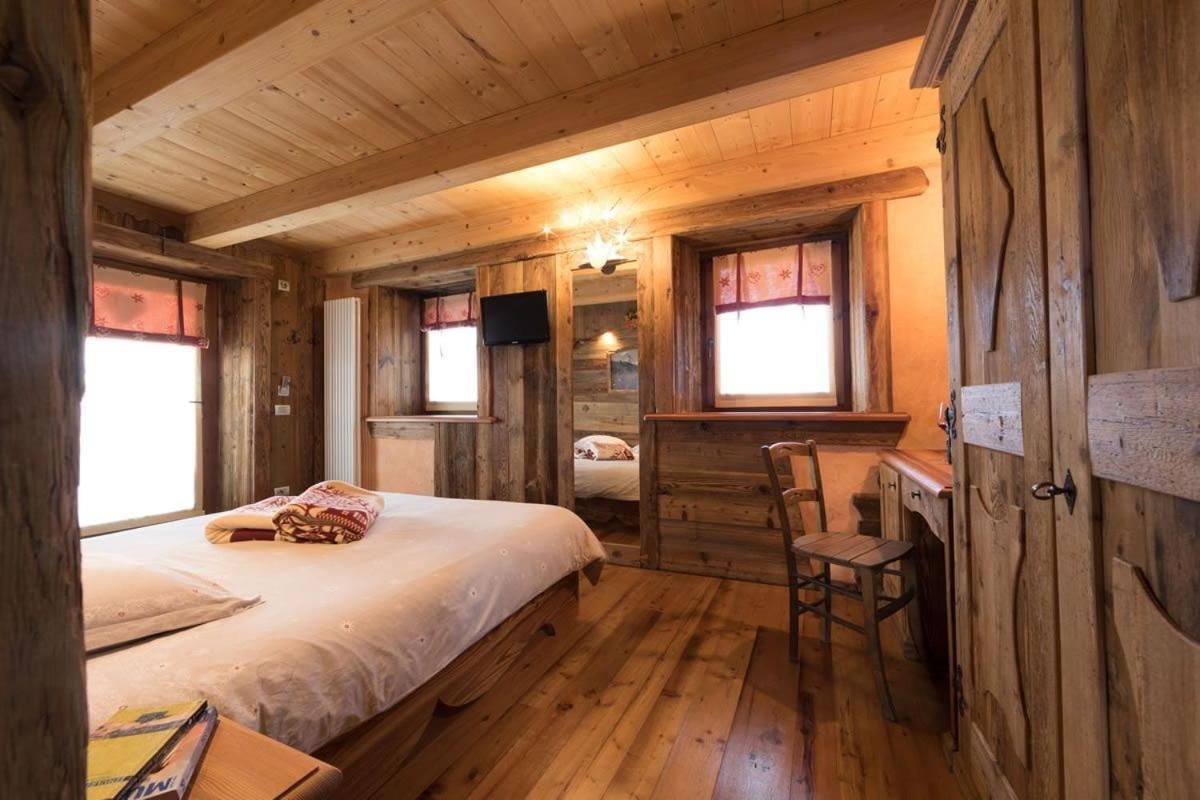 Double or Twin Room with Private Bathroom photo 3