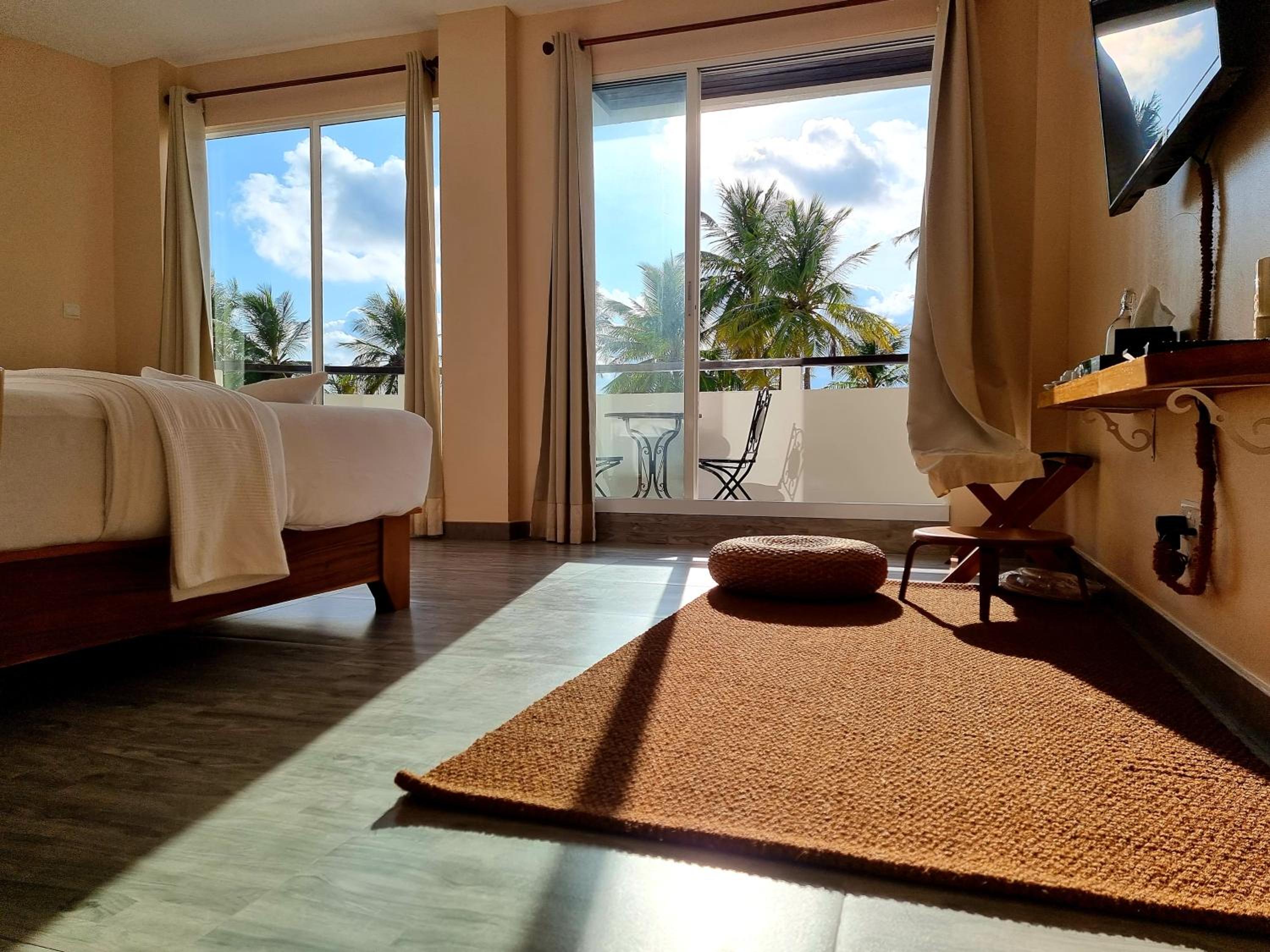 Suite with Bath Tub, Balcony and Sea View - Photo 7