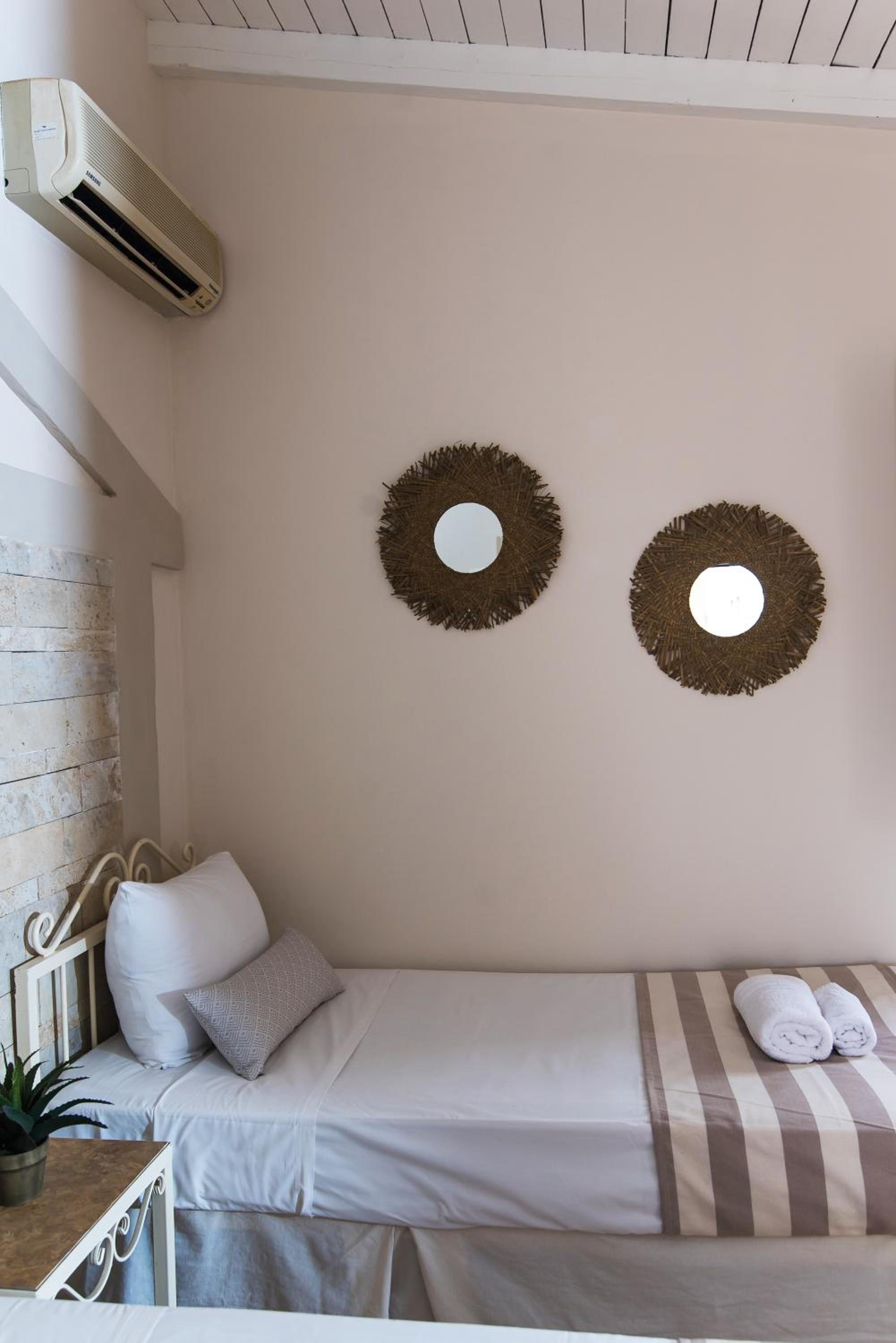 Standard Double/Twin Studio with Garden View photo 3