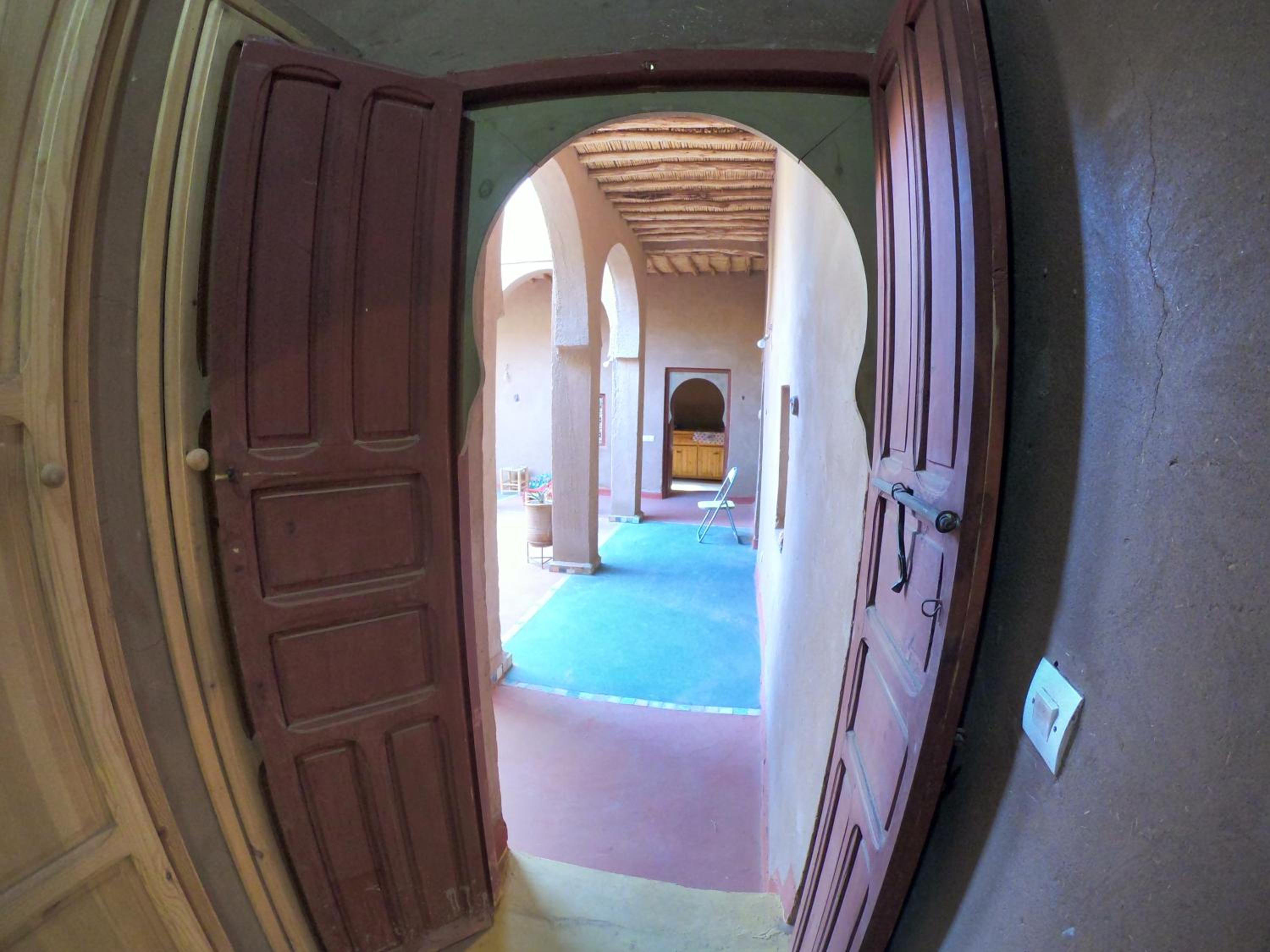 Basic Triple Room with Shared Bathroom photo 3