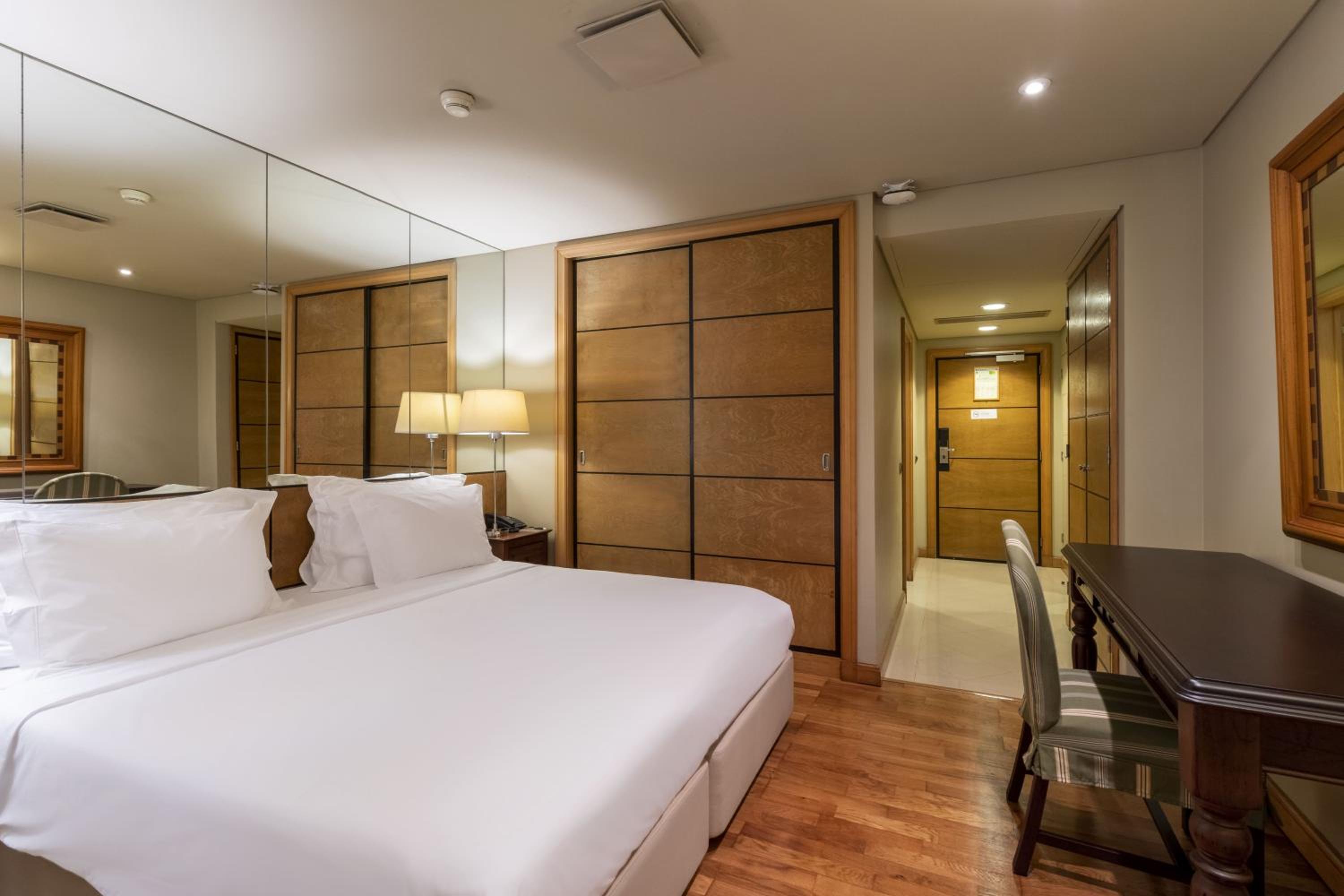 Double or Twin Room with Garden View - Photo 1