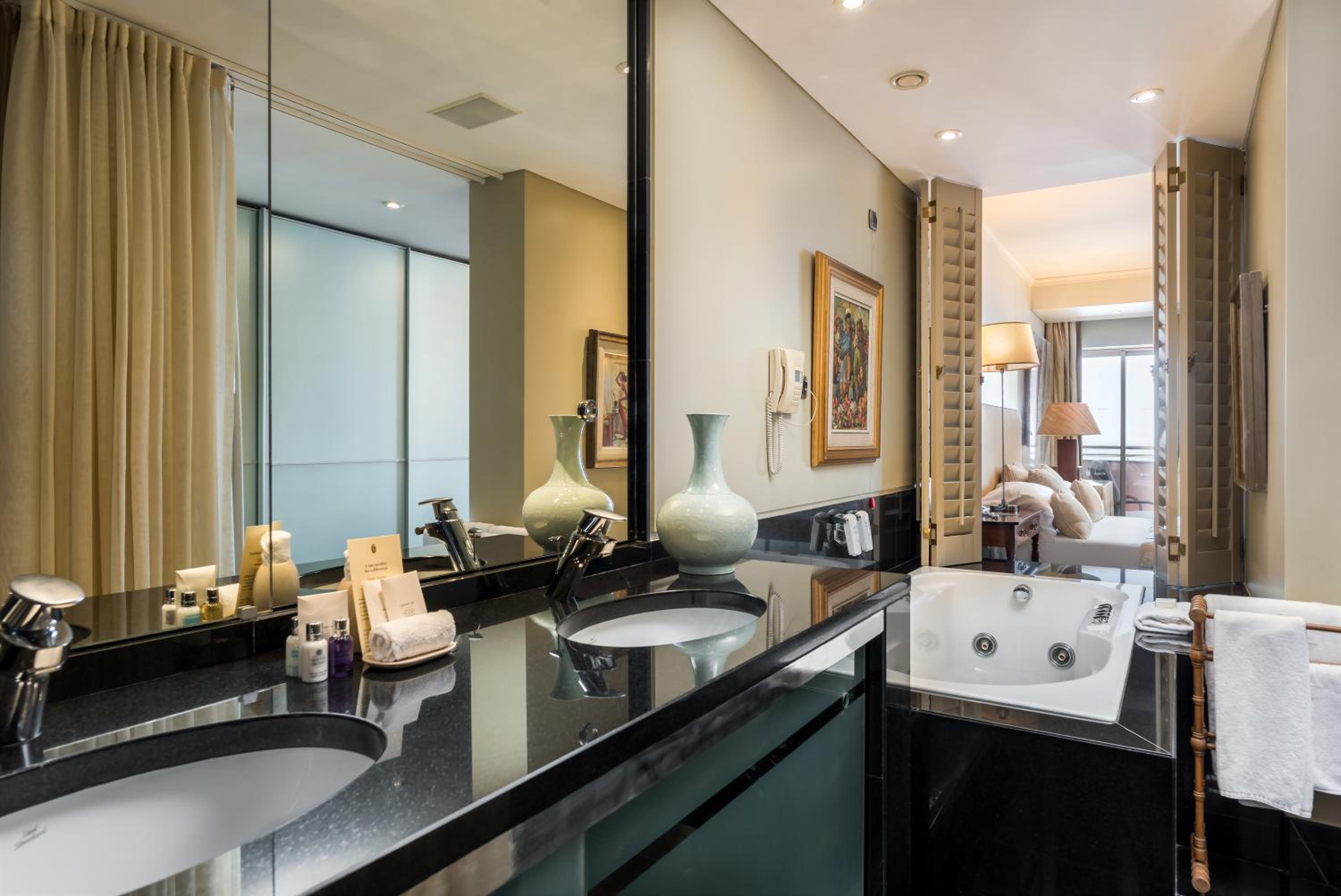 Penthouse Suite with Ocean View thumbnail 5