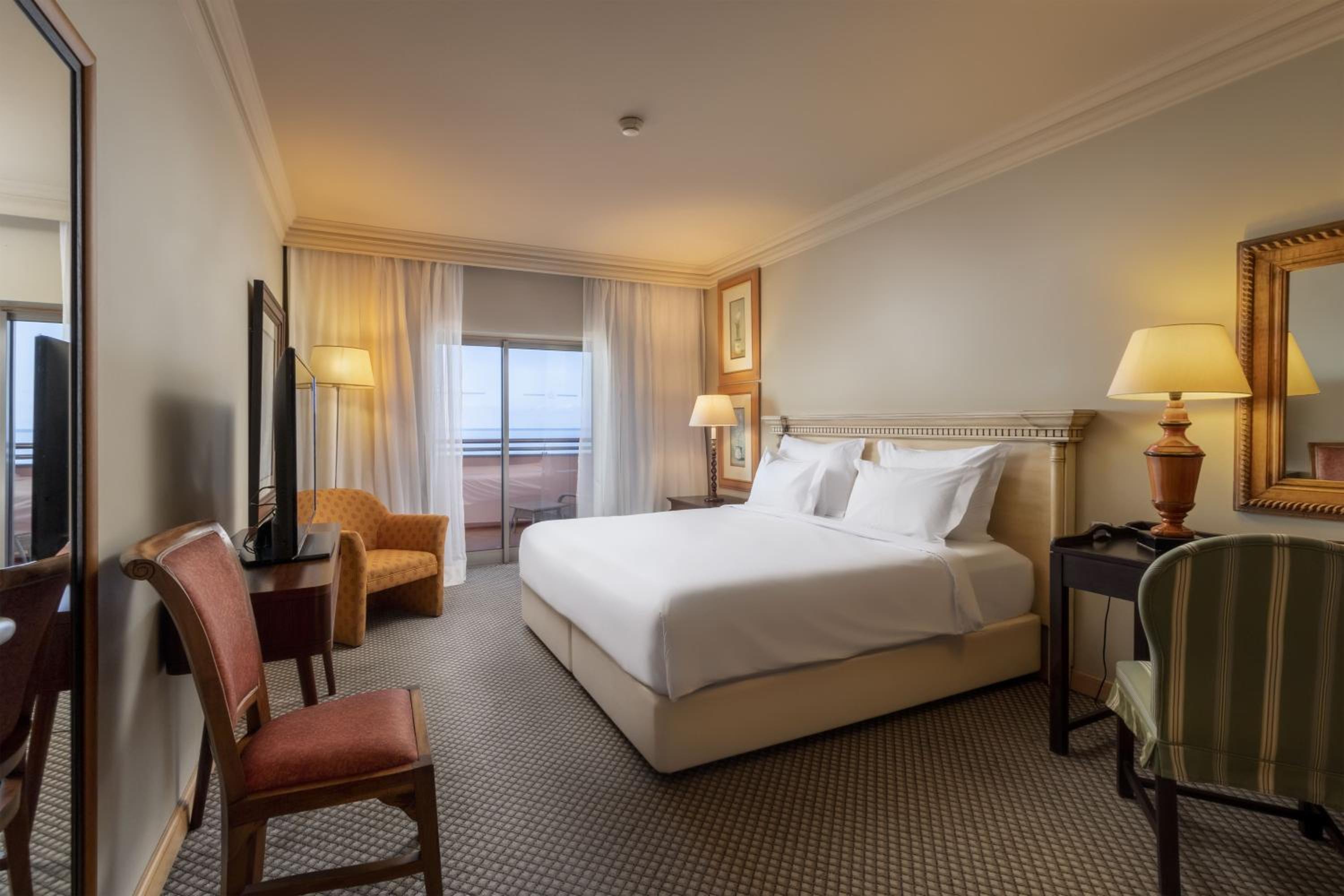 Superior Suite with Sea View - Photo 4