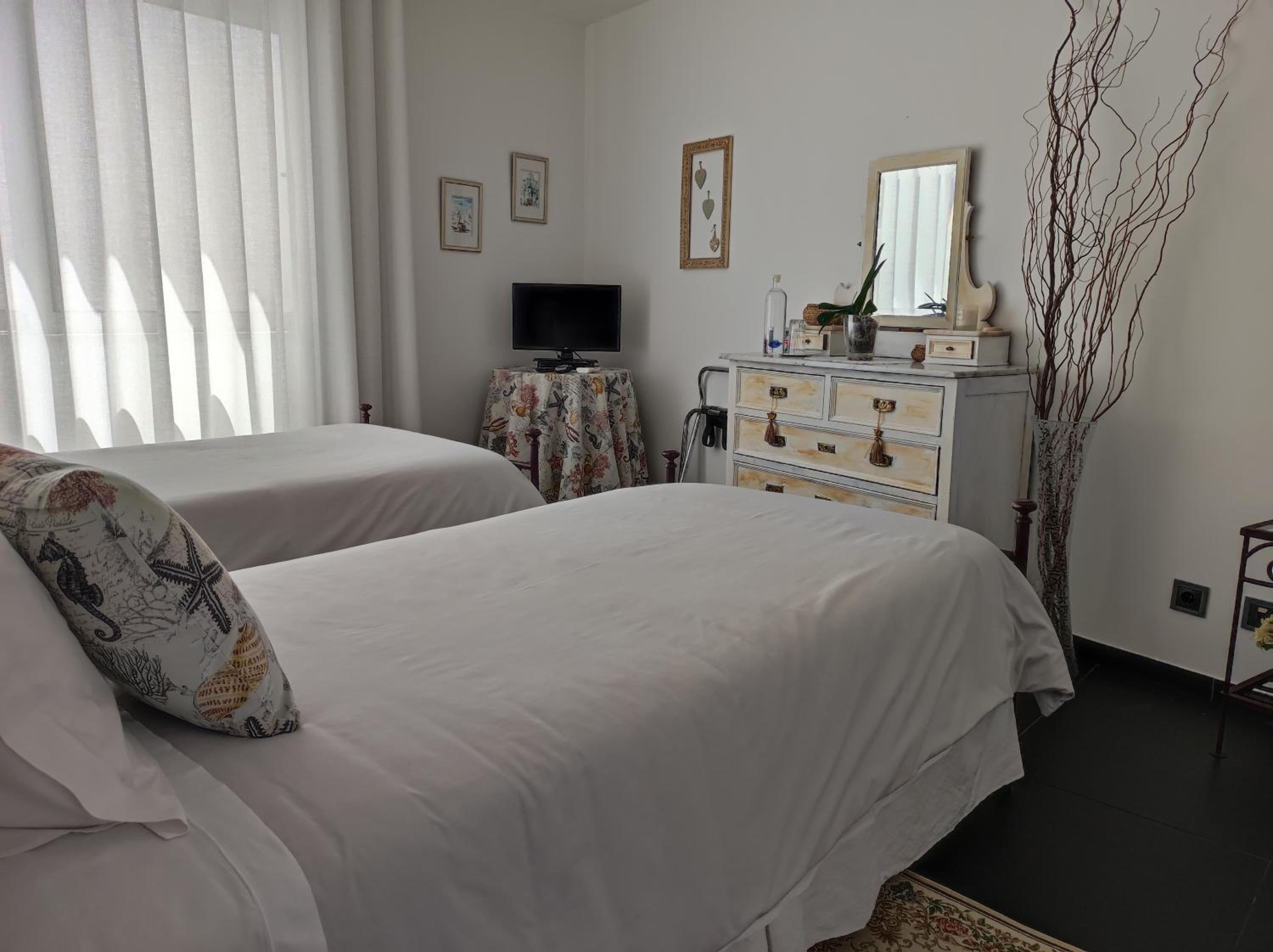 Standard Twin Room with Mountain View photo 3