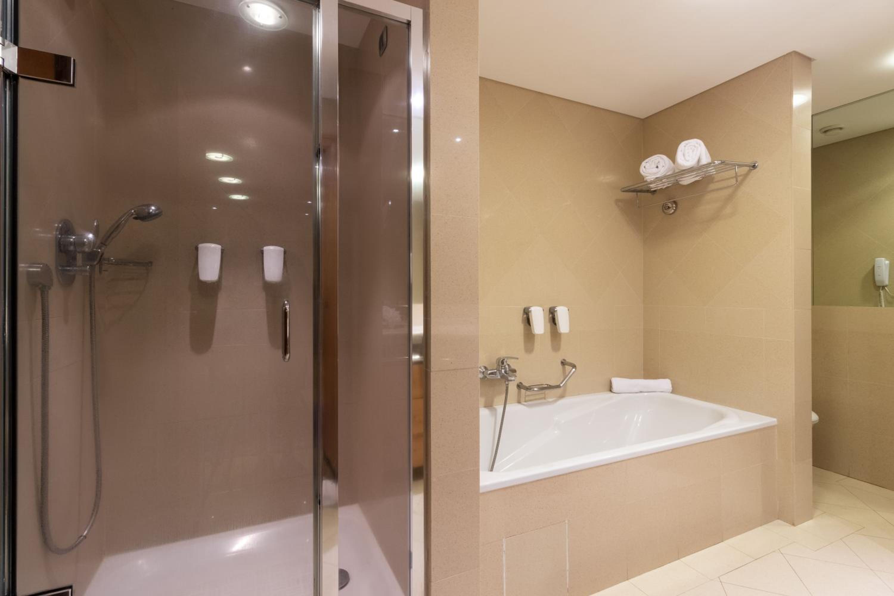 Superior Suite with Sea View - Photo 8