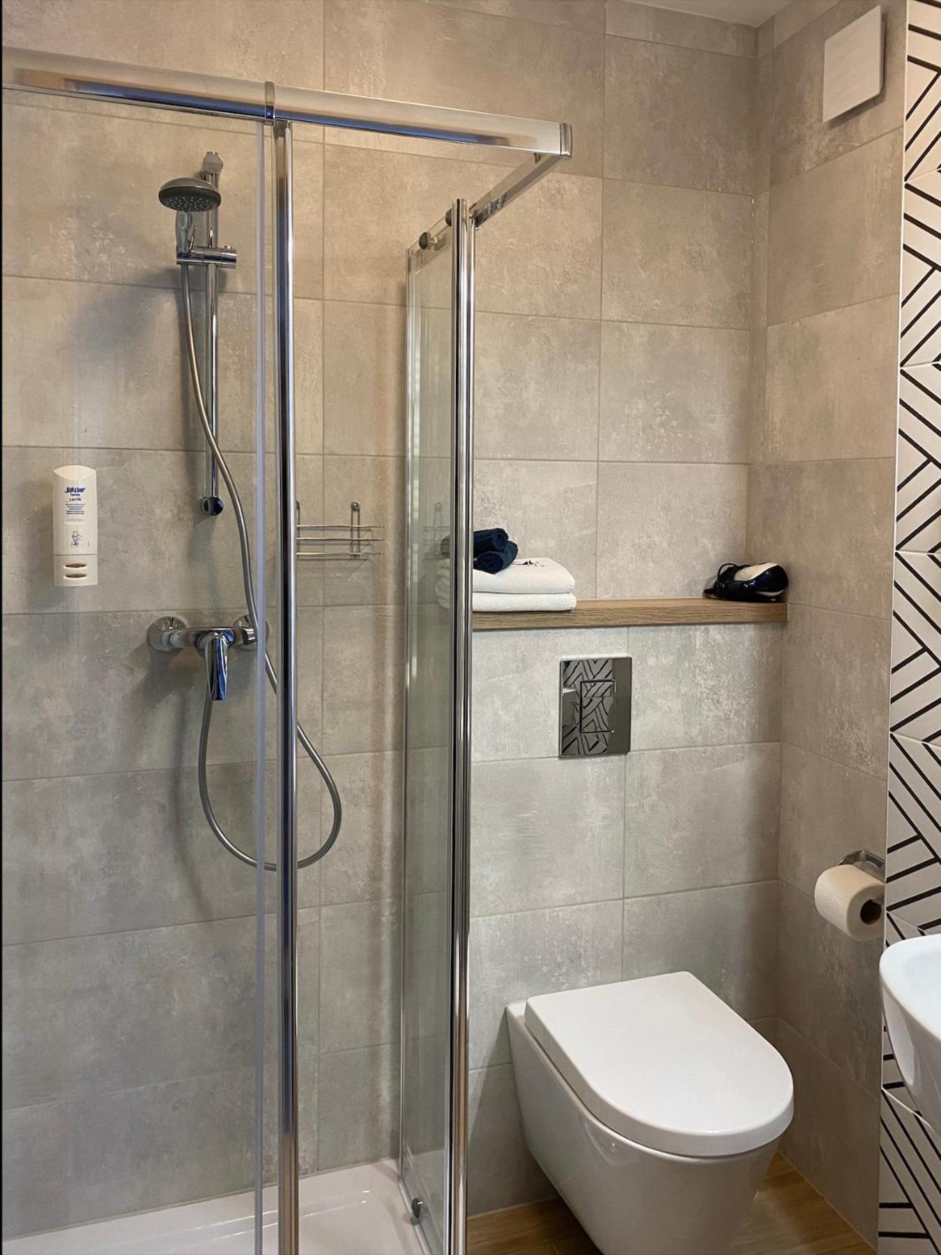 Double or Twin Room with Balcony - Photo 4
