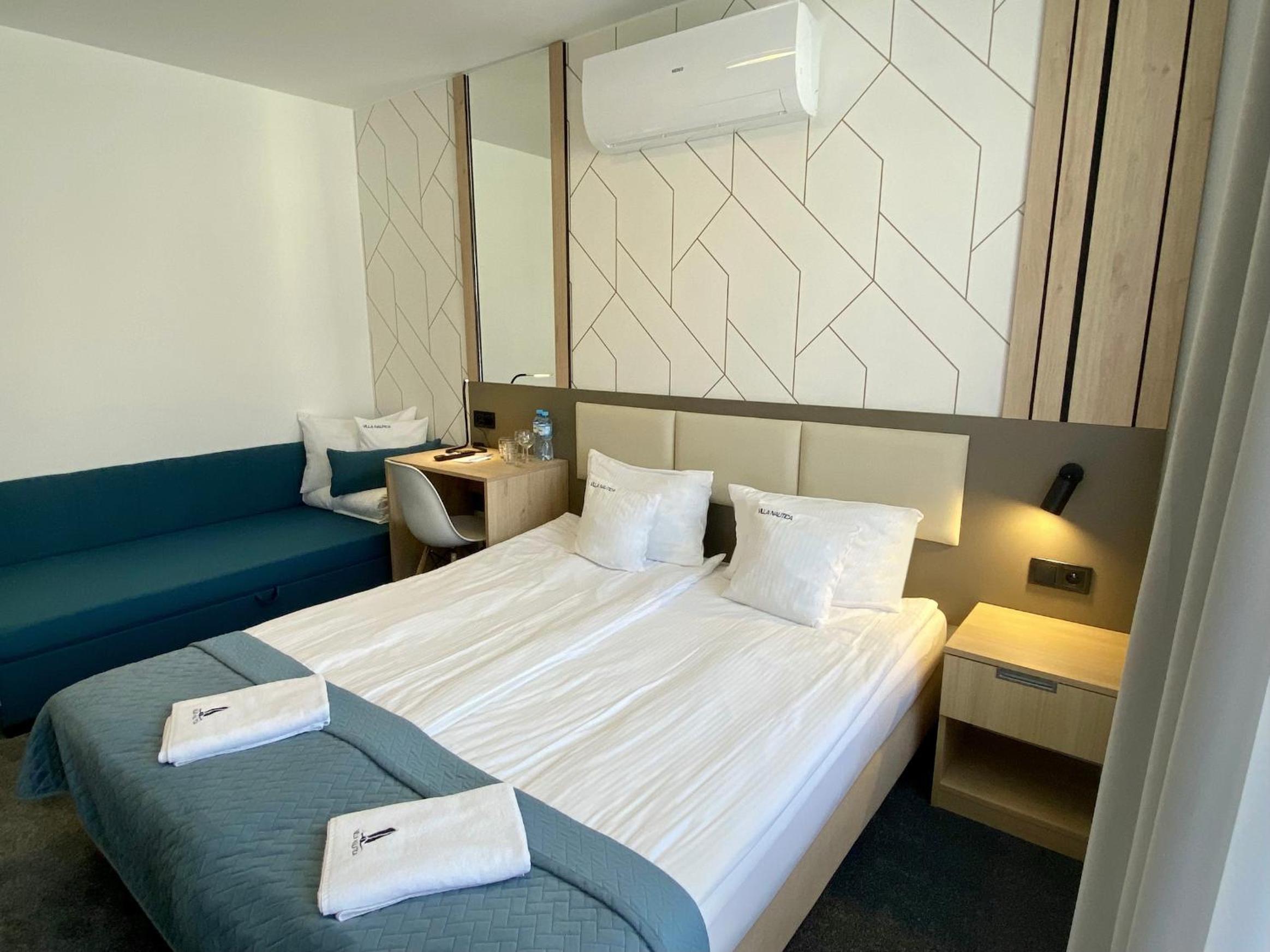 Double Room with Balcony (2 Adults + 1 Child) photo 3