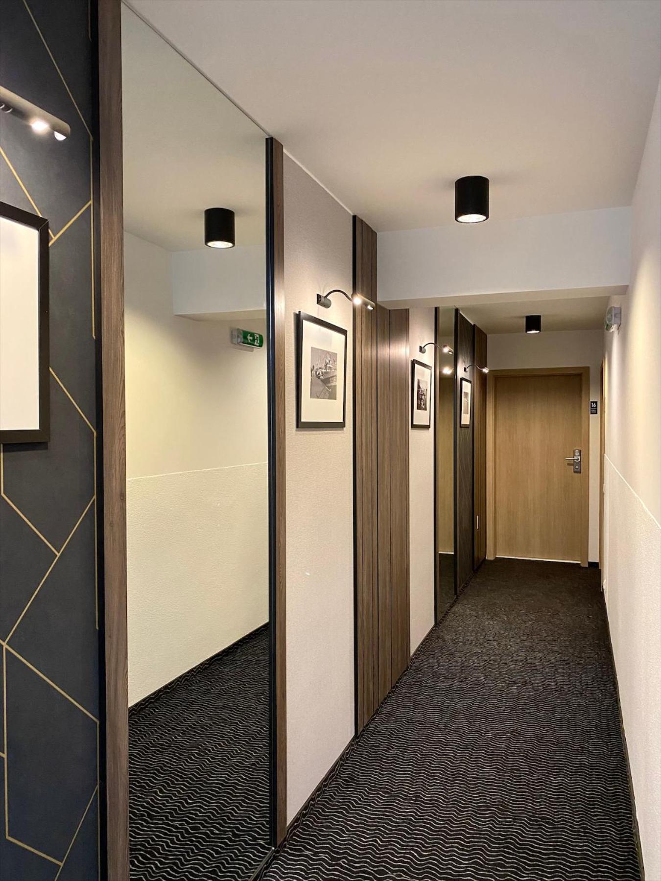 Double or Twin Room with Balcony - Photo 6