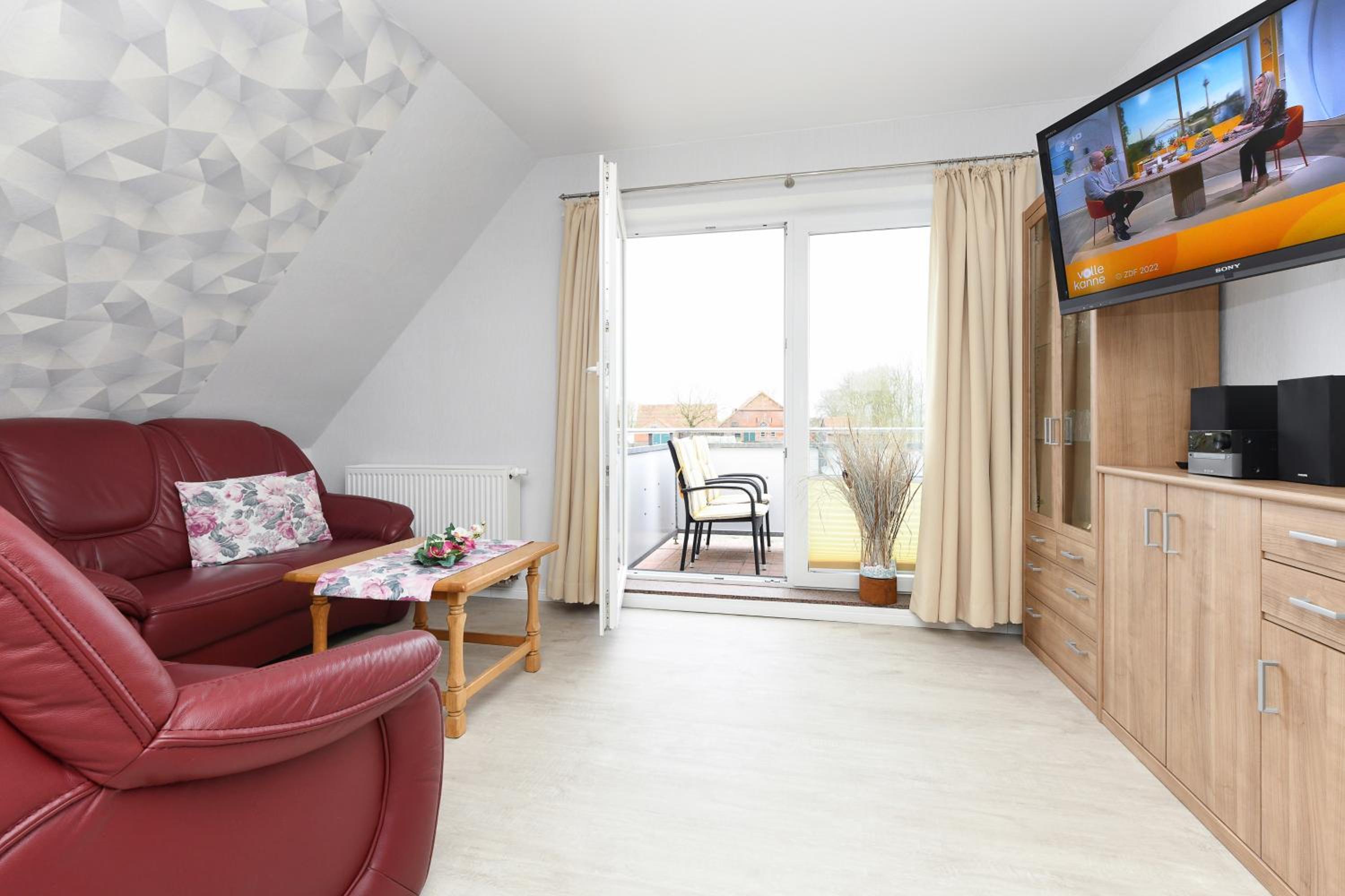Apartment with Balcony photo 3
