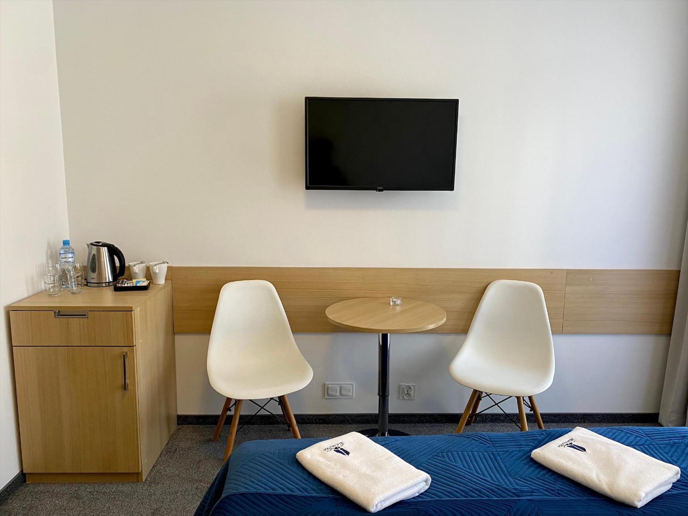 Double or Twin Room with Balcony - Photo 2