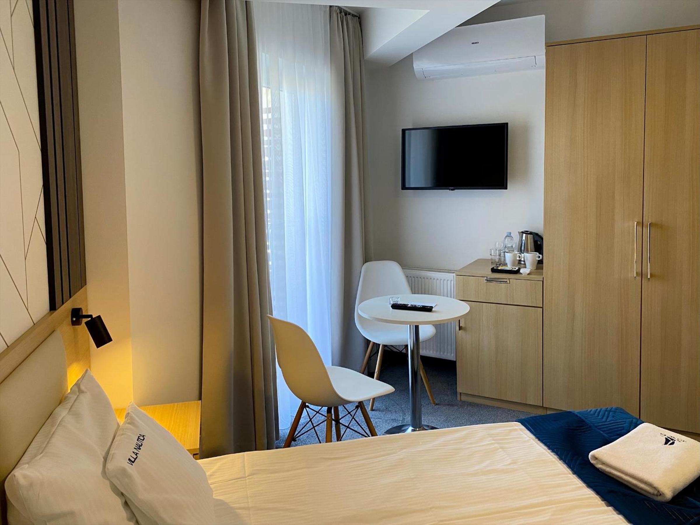 Double or Twin Room with Balcony - Photo 7
