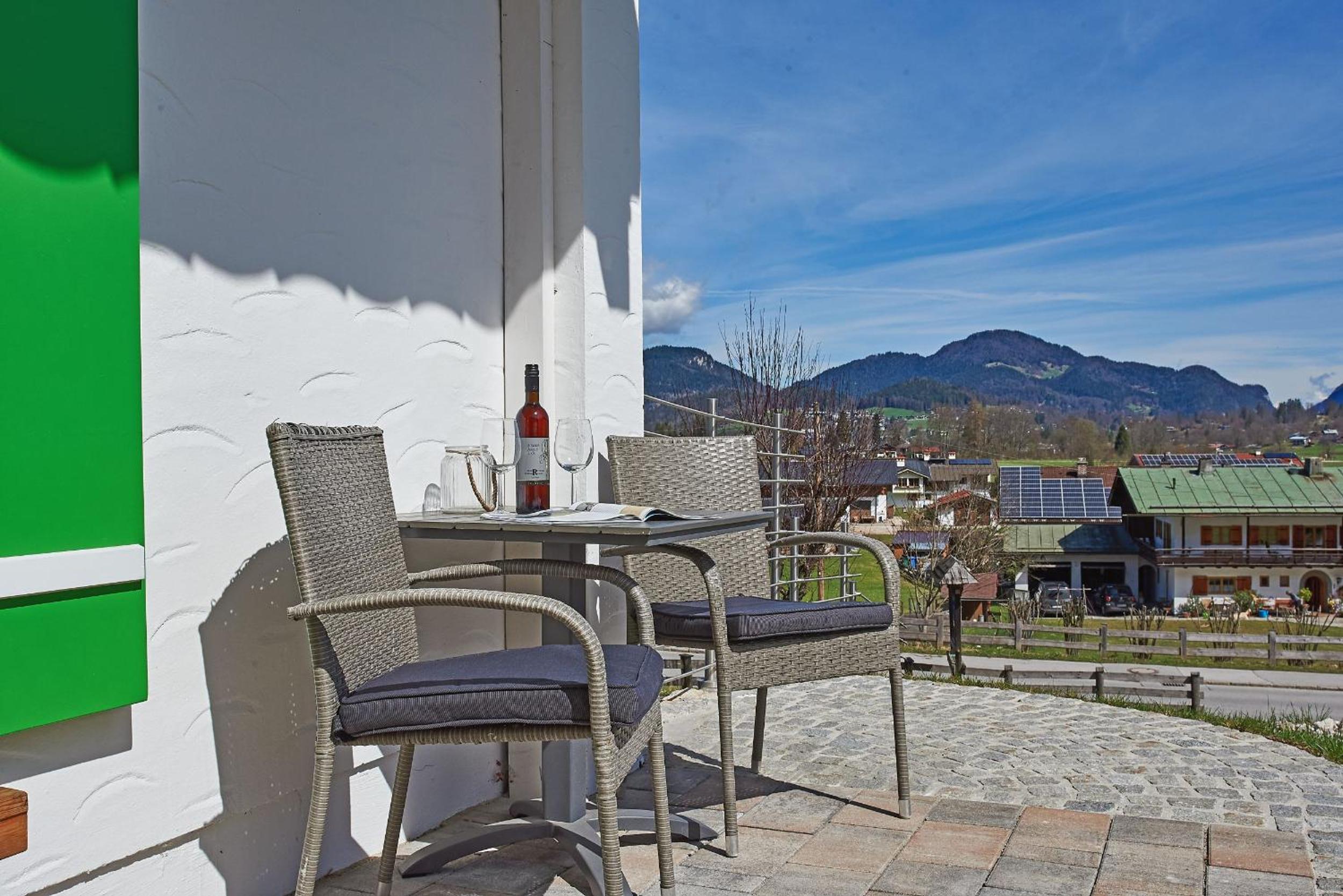 Apartment with Mountain View photo 3