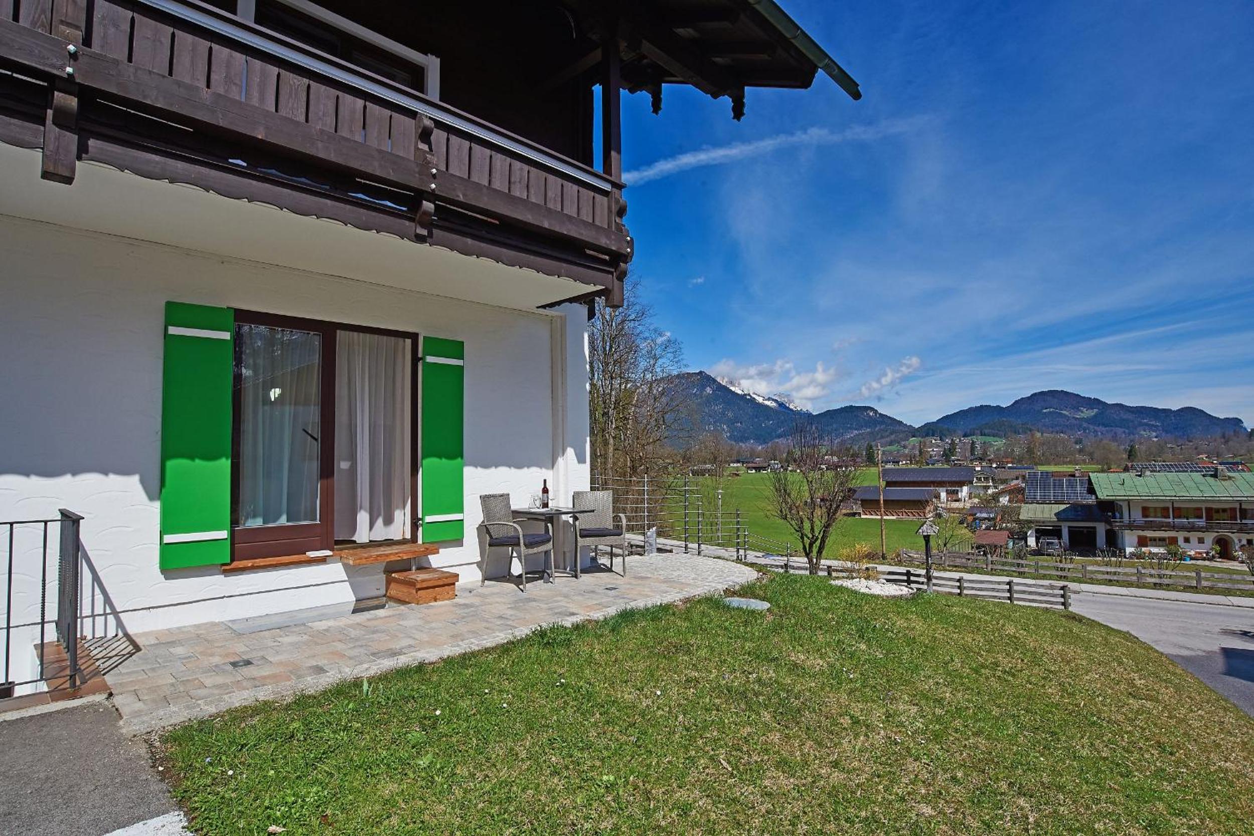 Apartment with Mountain View photo 2