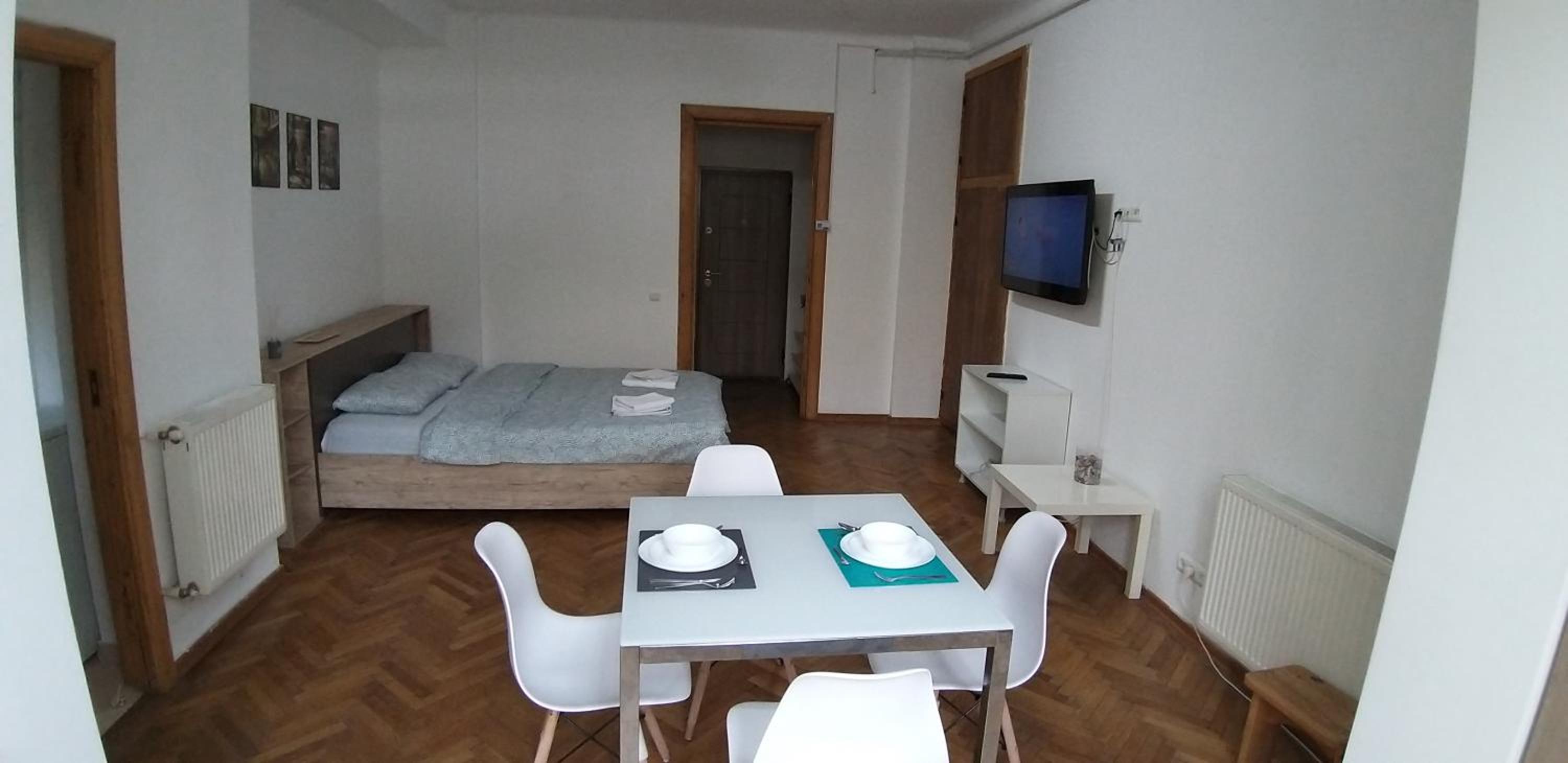 One-Bedroom Apartment - Photo 1