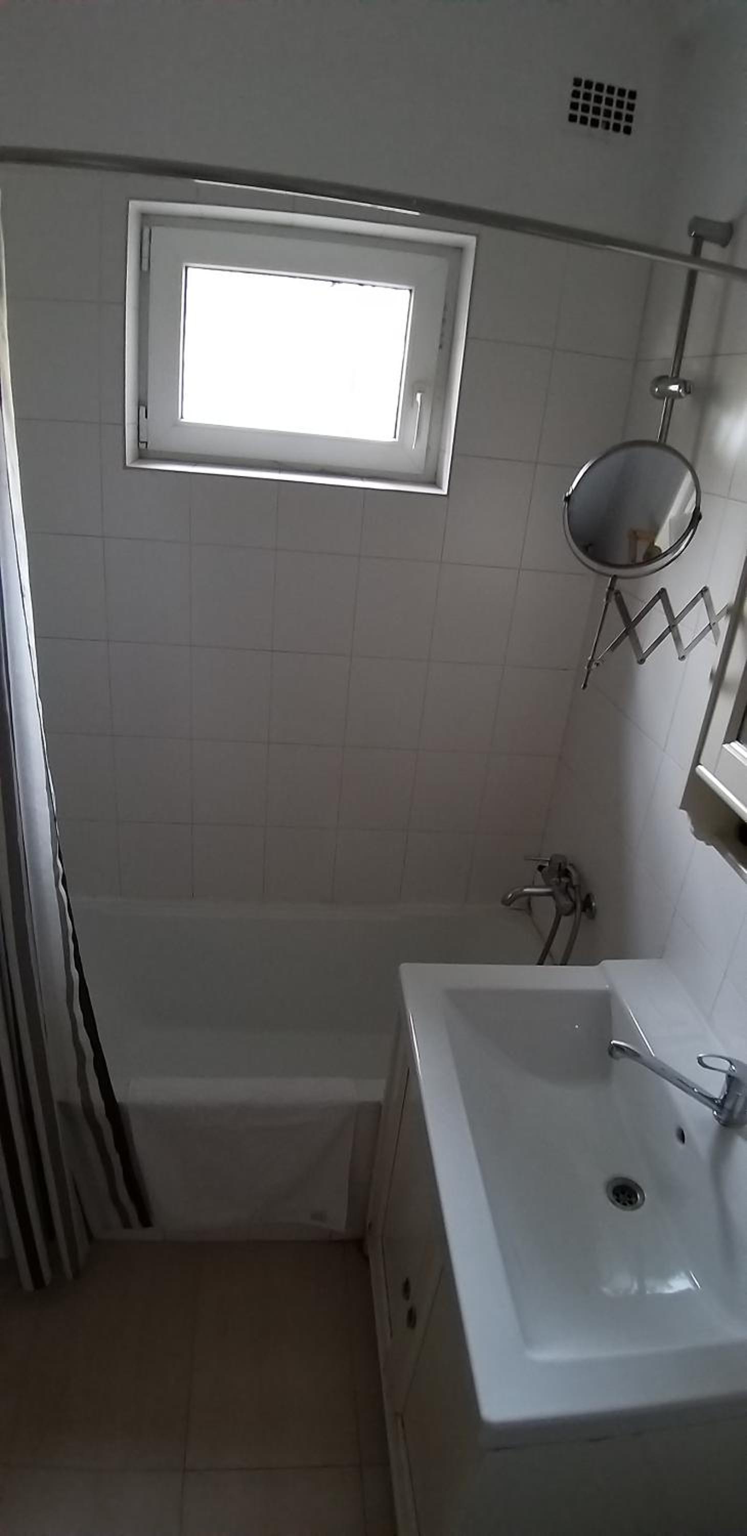 One-Bedroom Apartment - Photo 2