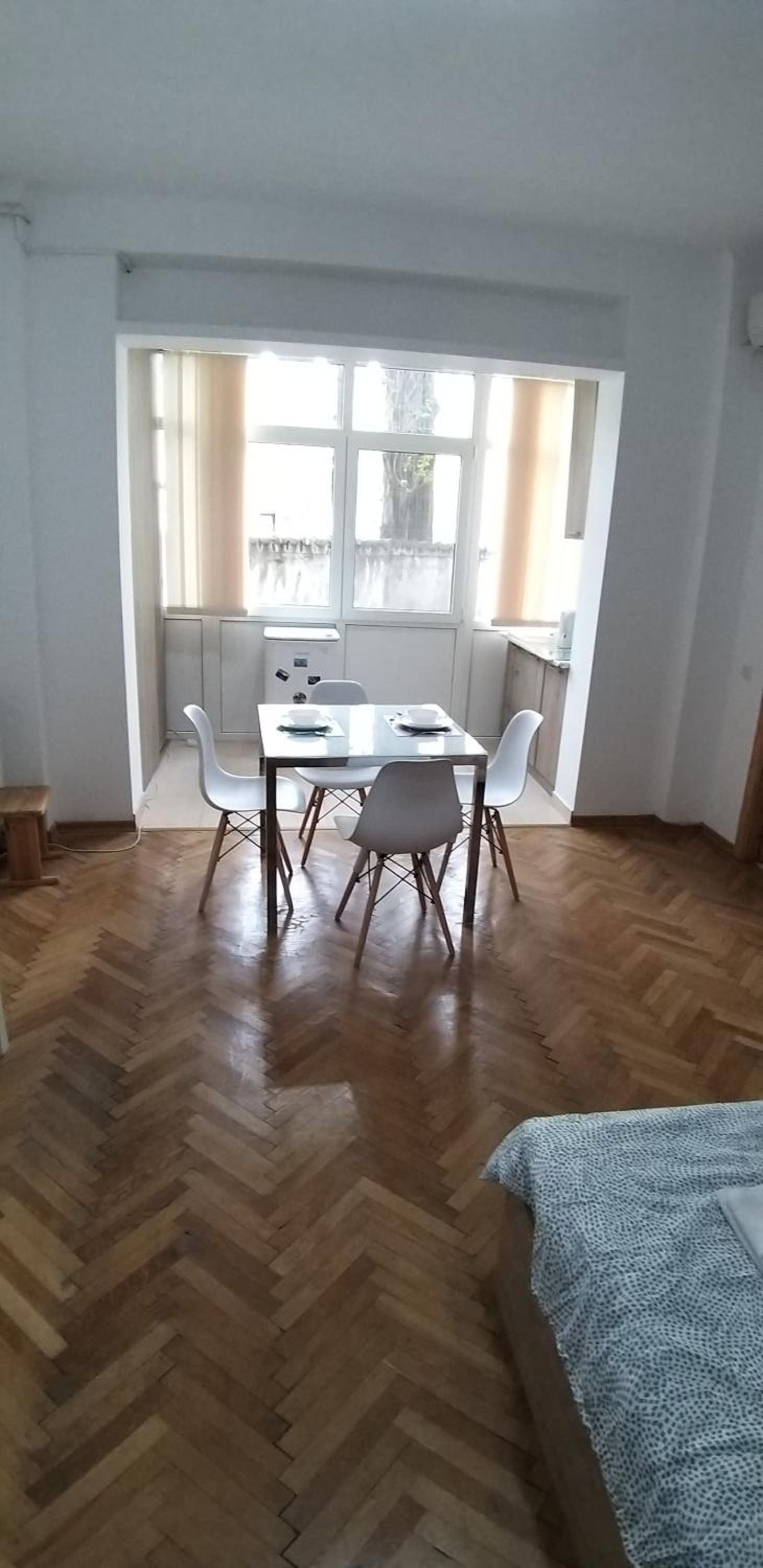 One-Bedroom Apartment - Photo 3