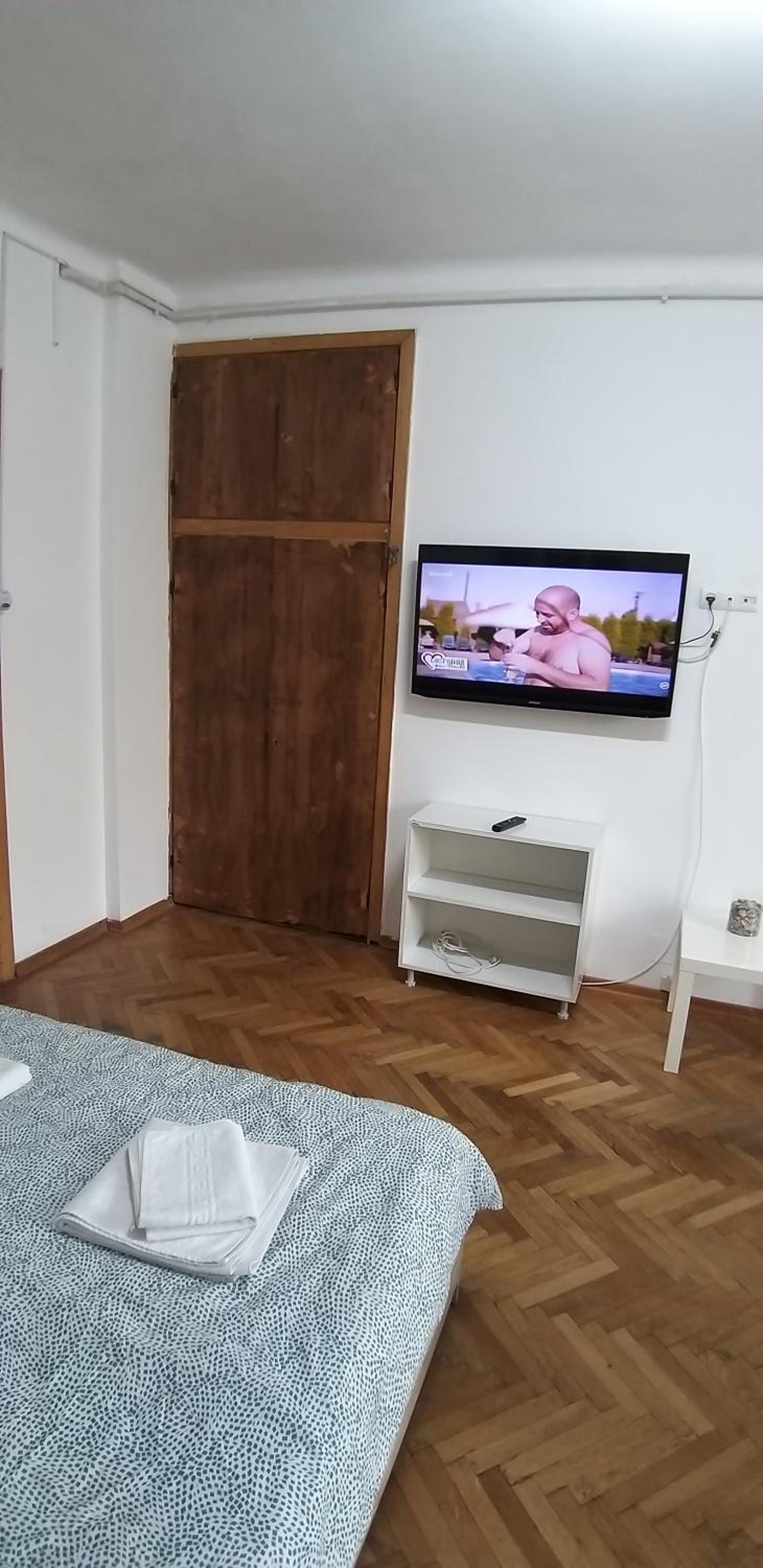 One-Bedroom Apartment - Photo 4