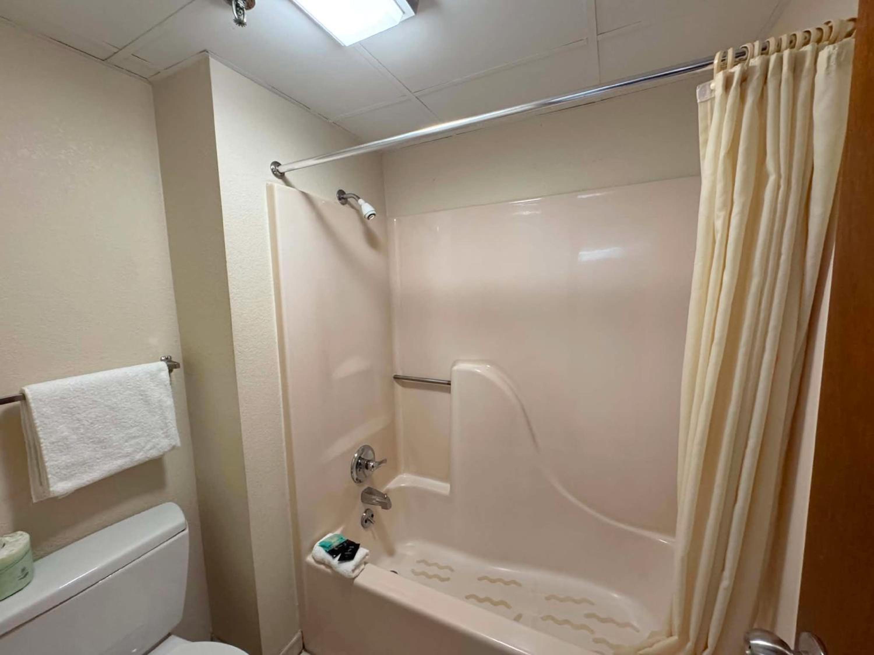 Economy Double Room photo 3