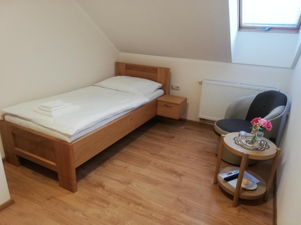 Single Room with Private Bathroom photo 1